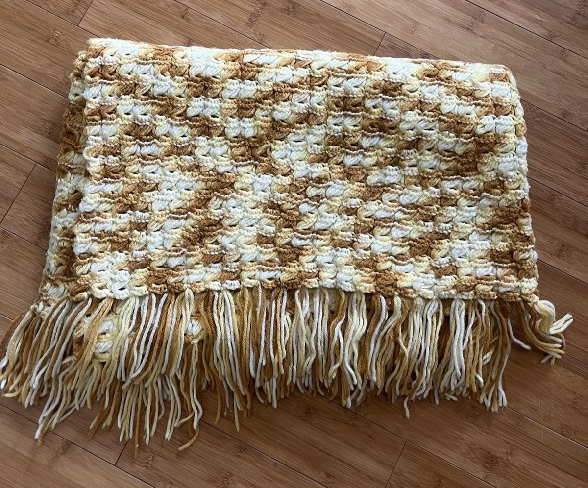 Handmade Knit Blanket Throw Chunky Yarn Fringe Home Decor Gift Cozy
