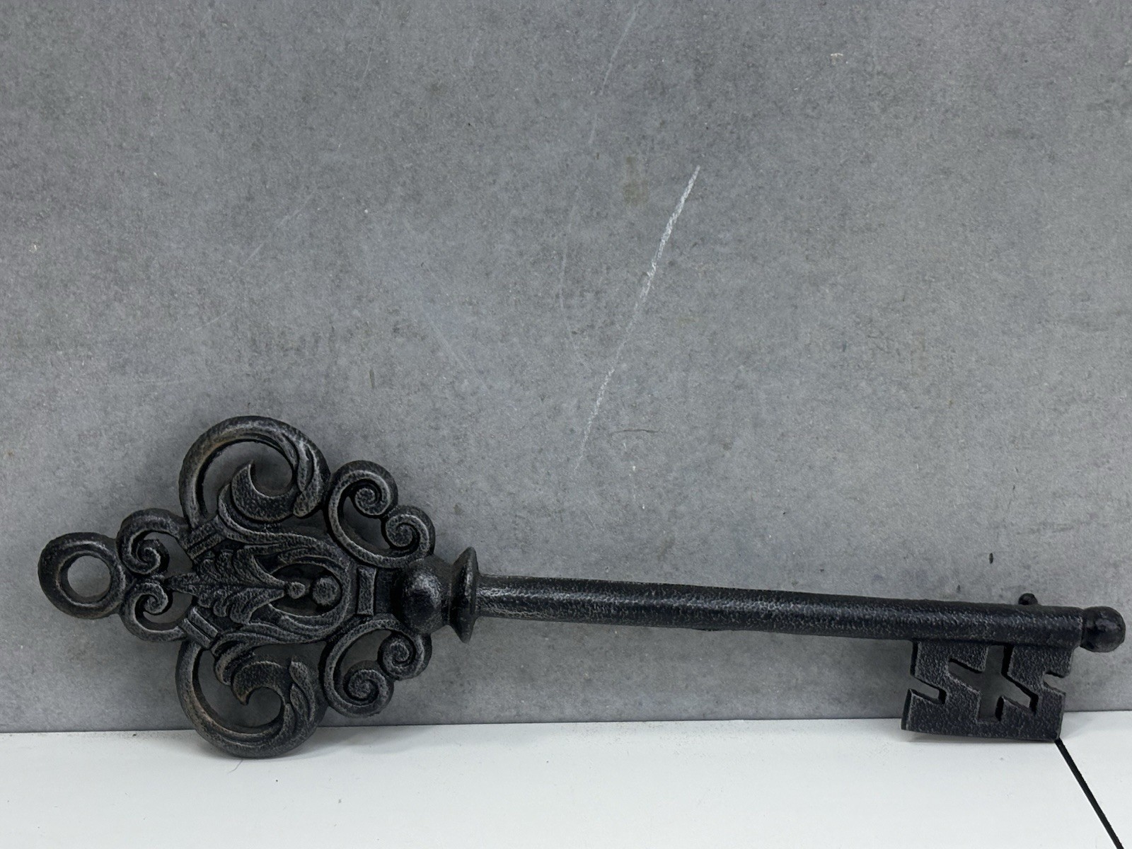 Large 17″ Ornate Cast Iron Skeleton Key Wall Decor 3lb Vintage Victorian Steam