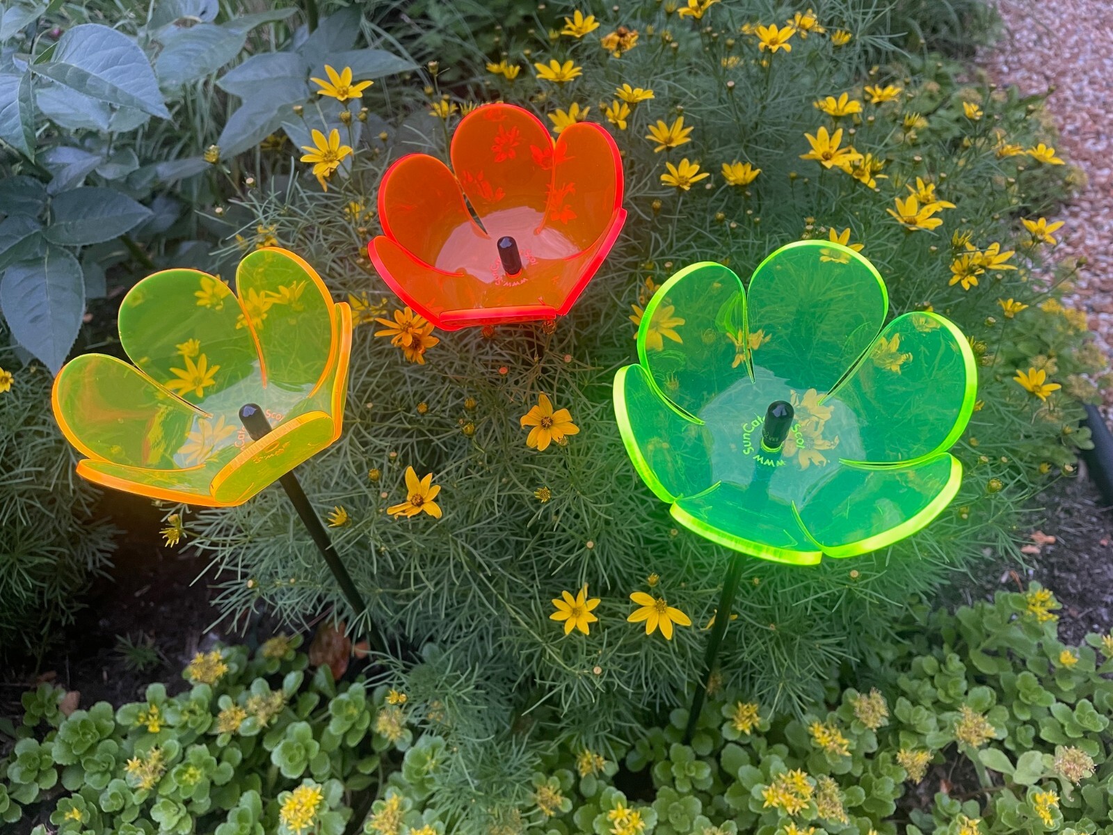 Suncatcher Tulip Set (3) 4″ x 2½” x 20 Tall Solar Tangerine, Lemon, Verde Green