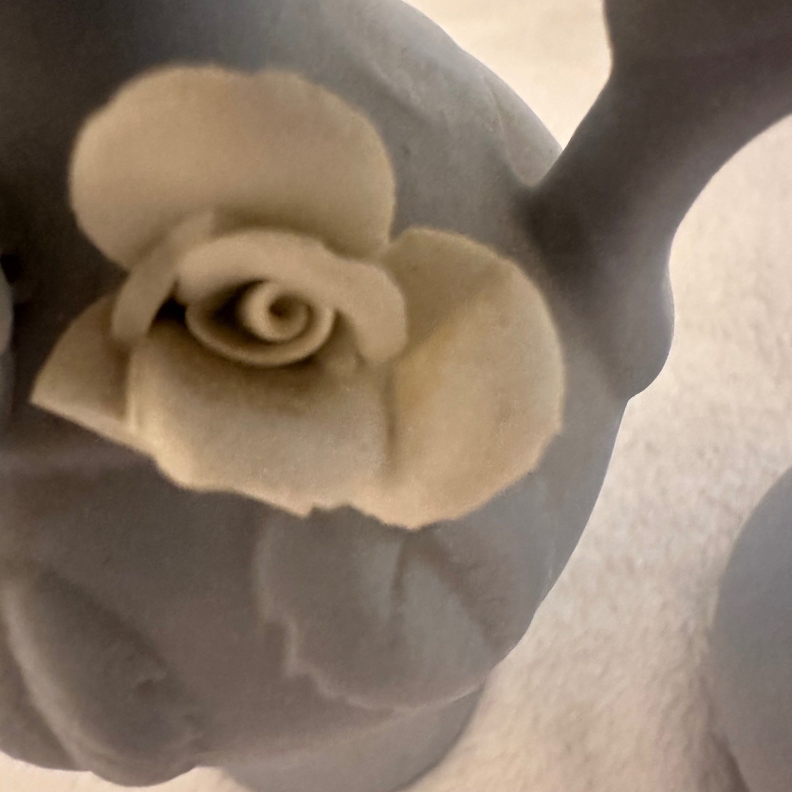Flambro Bud Vase St Blue Good Matte Rose Detail Ceramic Decor Chip Rose Leaf Vtg