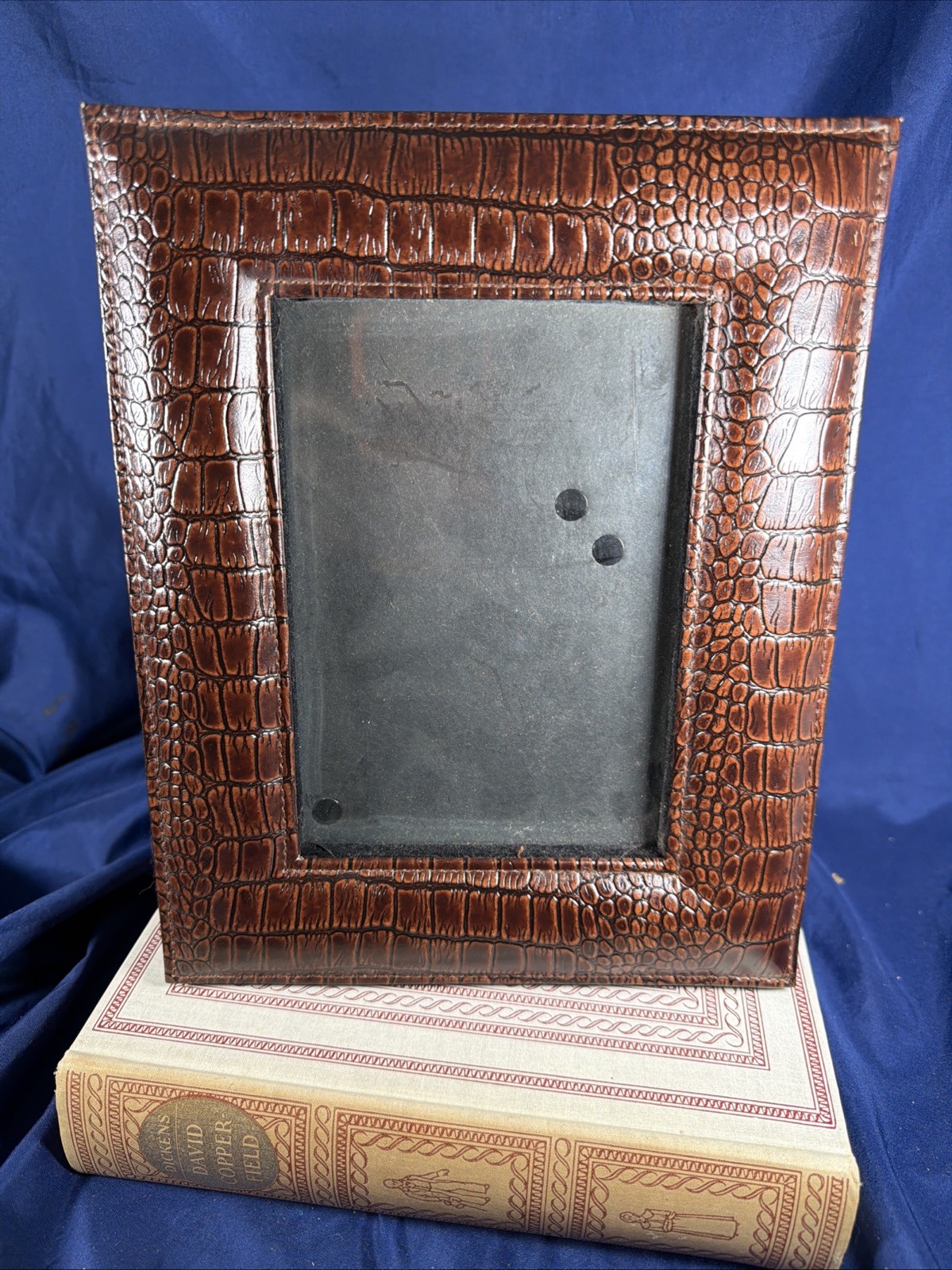Thomasville Embossed Genuine Leather Picture Frame 9×11″ Easel Fits 5×7″ Photo
