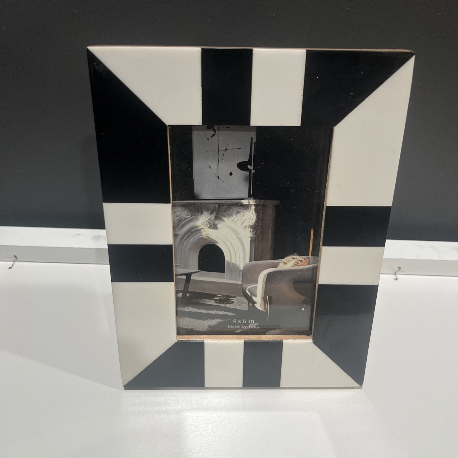 4×6” geometric Checkered Black /White Picture Frame Resin Tile Made In India