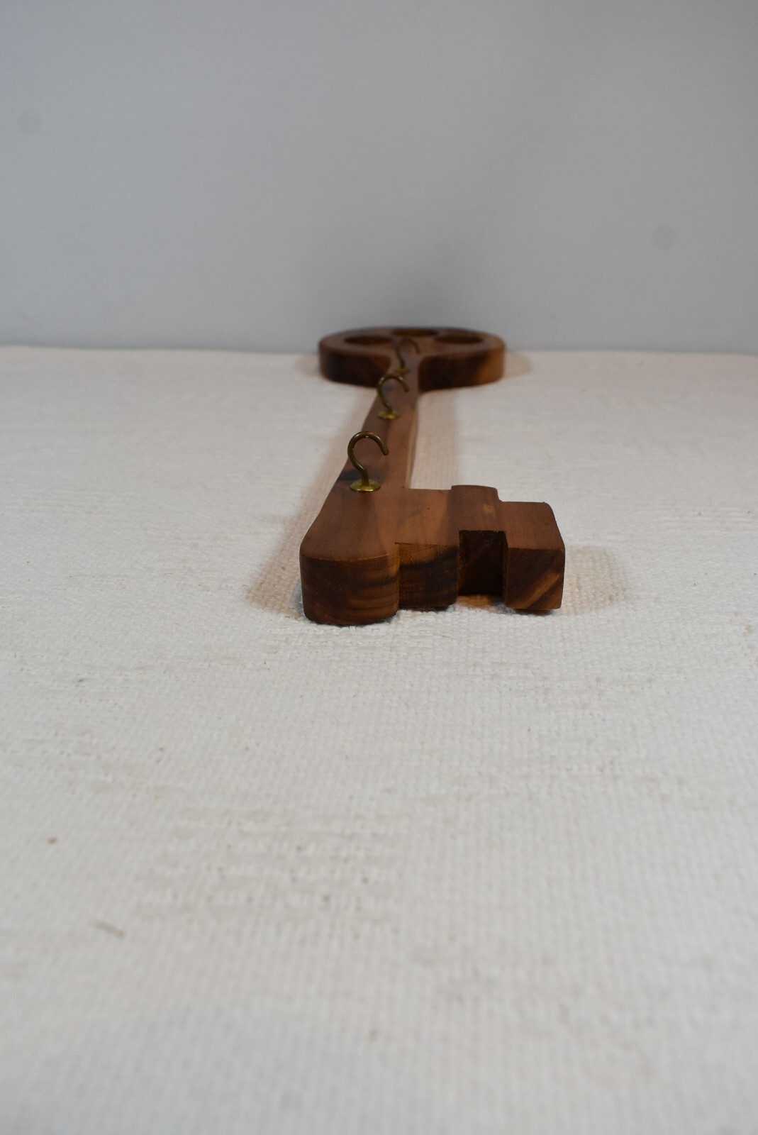VTG Key Shaped Pine Wood Beautiful Key Ring & More Hanger w/ 3 Gold Metal Hooks