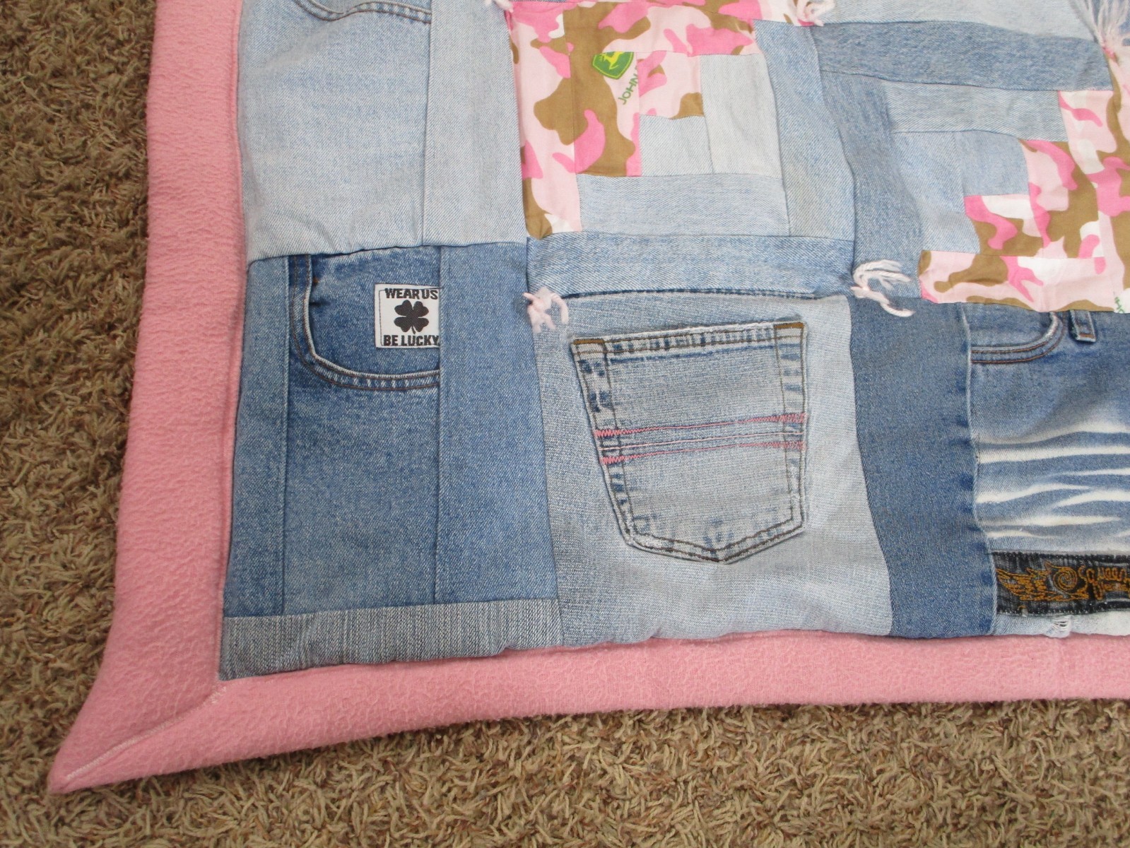 DENIM JEAN QUILT POCKET BABY BLANKET JOHN DEERE PINK CAMO 41″ X 52″ PATCHWORK