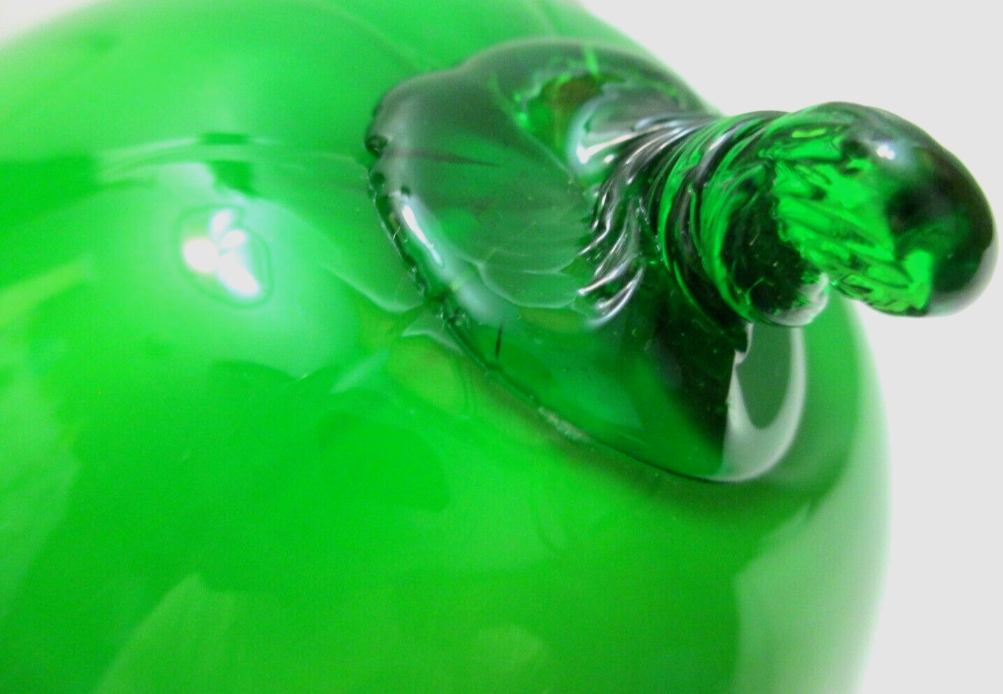 Decorative Vegetable or Fruit Art Glass Green Striped Melon Gourd Stem 4 5/8″ T