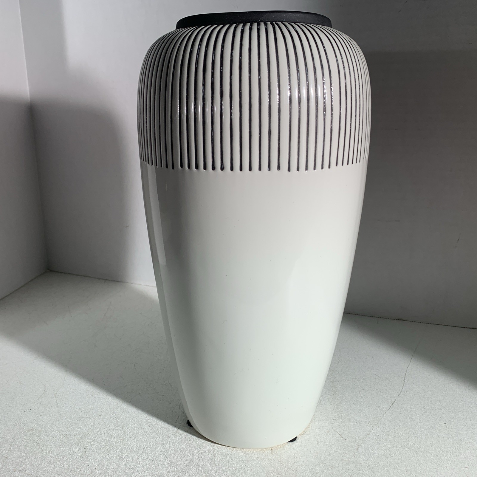 Modern Minimalist Striped Ceramic Vase White Gray Linear Decor