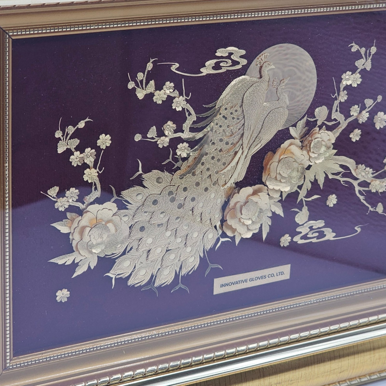 Innovative Gloves Art Frame Gold Frame Red Velvet Matted 3D Peacock Dried Floral