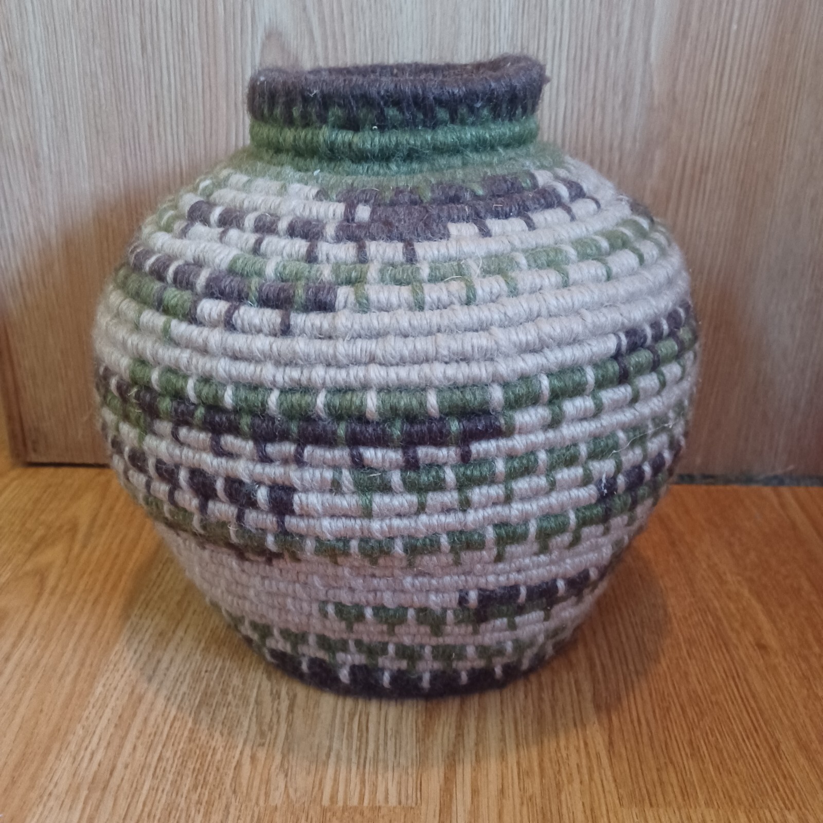 Beautiful Un Branded Indian Hand Woven Classic Design Basket Panama