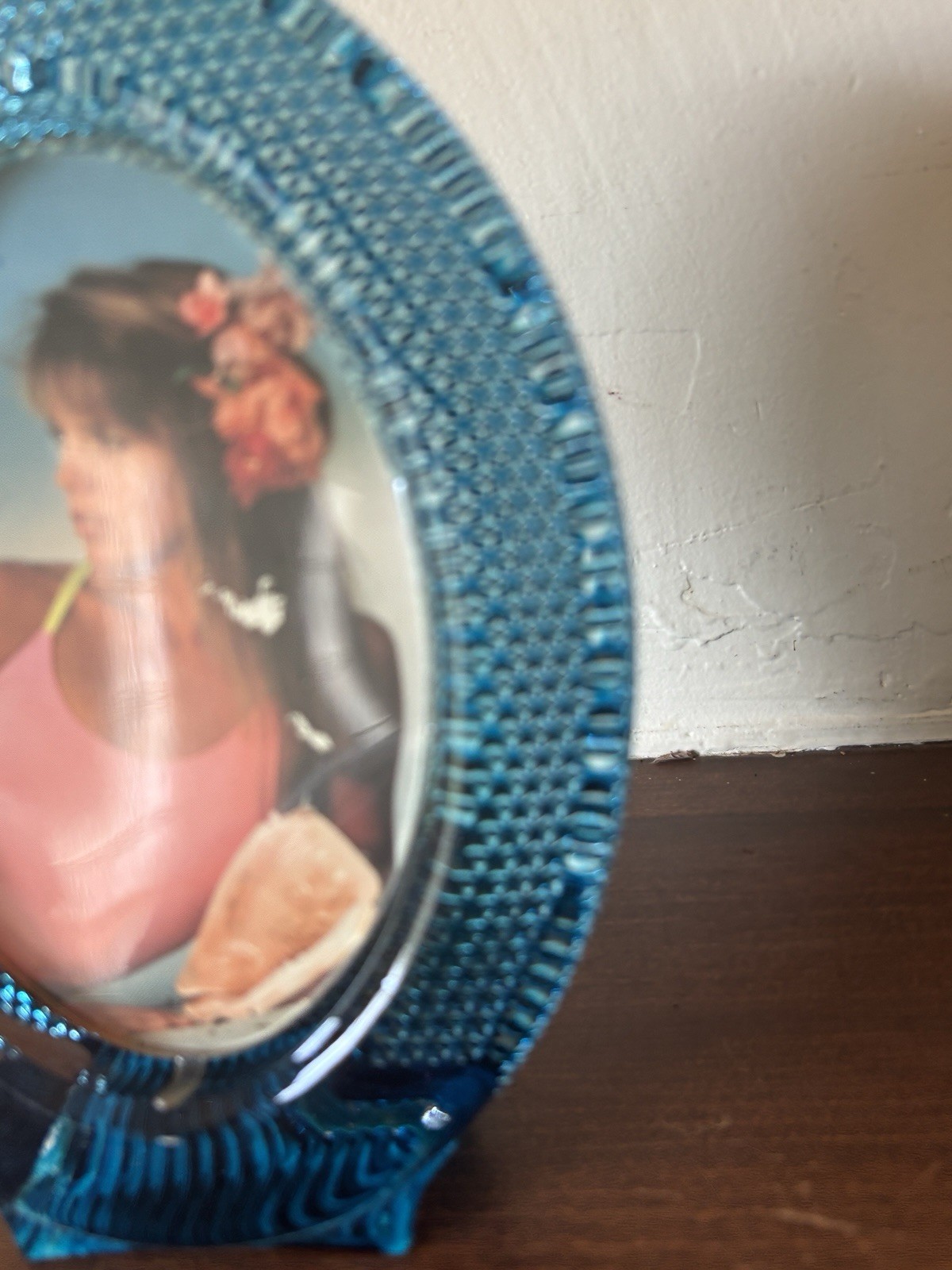 Blue Textured Glass Photo Frame Studio Nova 6.25” x 4.75″ Oval – New