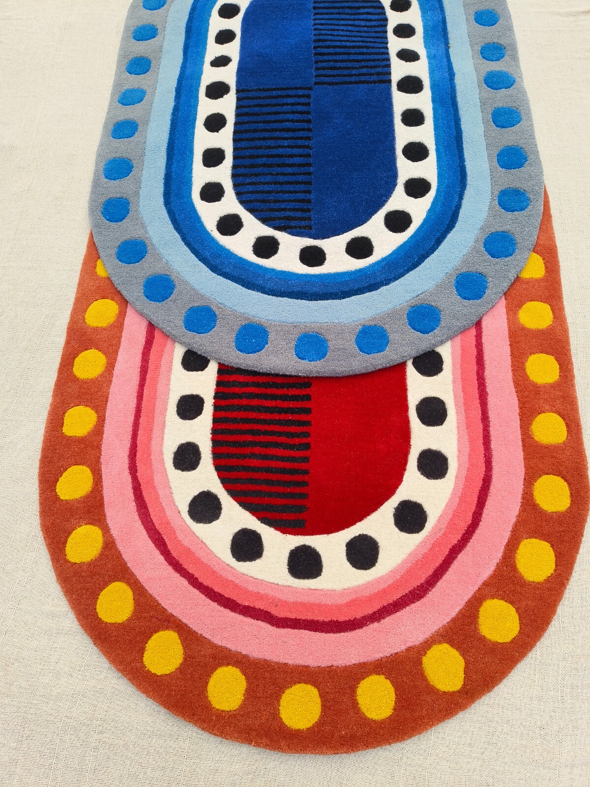 Irregular Shape Rugs Handmade 100% Woolen Hand Tufted For Home Decoration