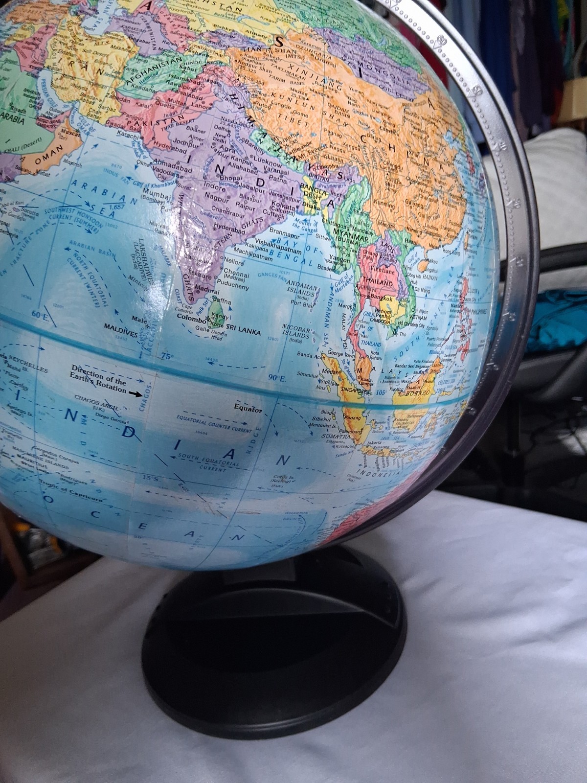 GlobeMaster 12″ Tabletop Rotating Multicolor World Globe *see aging As Is*