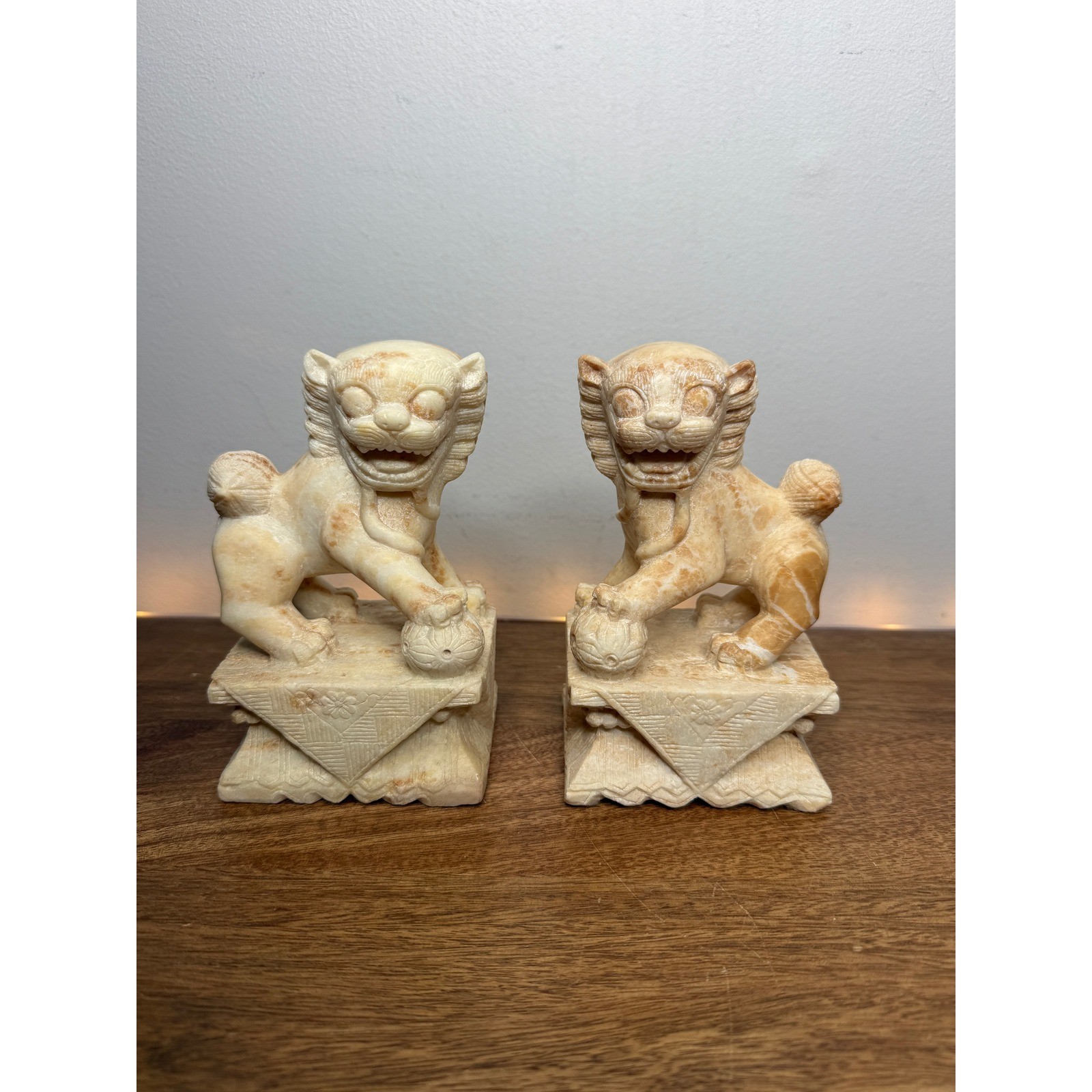 Pair of Hand Carved Soapstone Foo Dog Statues Pair Chinese Guardian Lions Tan 6″