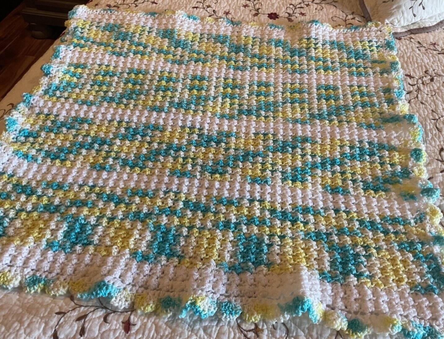 NEW – Homemade Crocheted Unisex Baby Blanket Afghan With Shell Border
