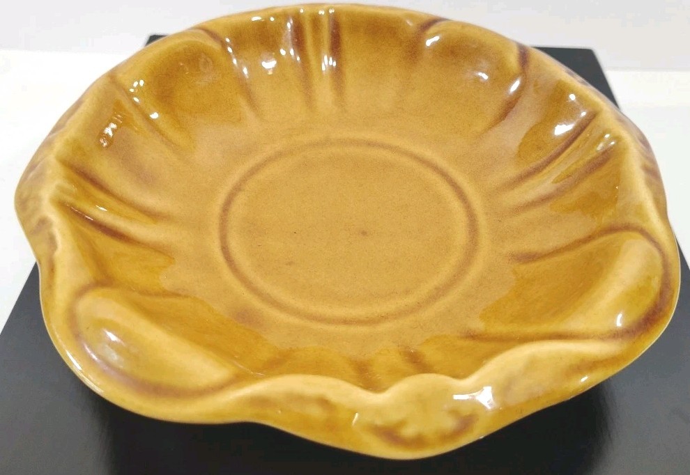 Wash Basin Pottery Drip Pattern gold & white Color, Bottom Marked U.S.A. VTG MCM