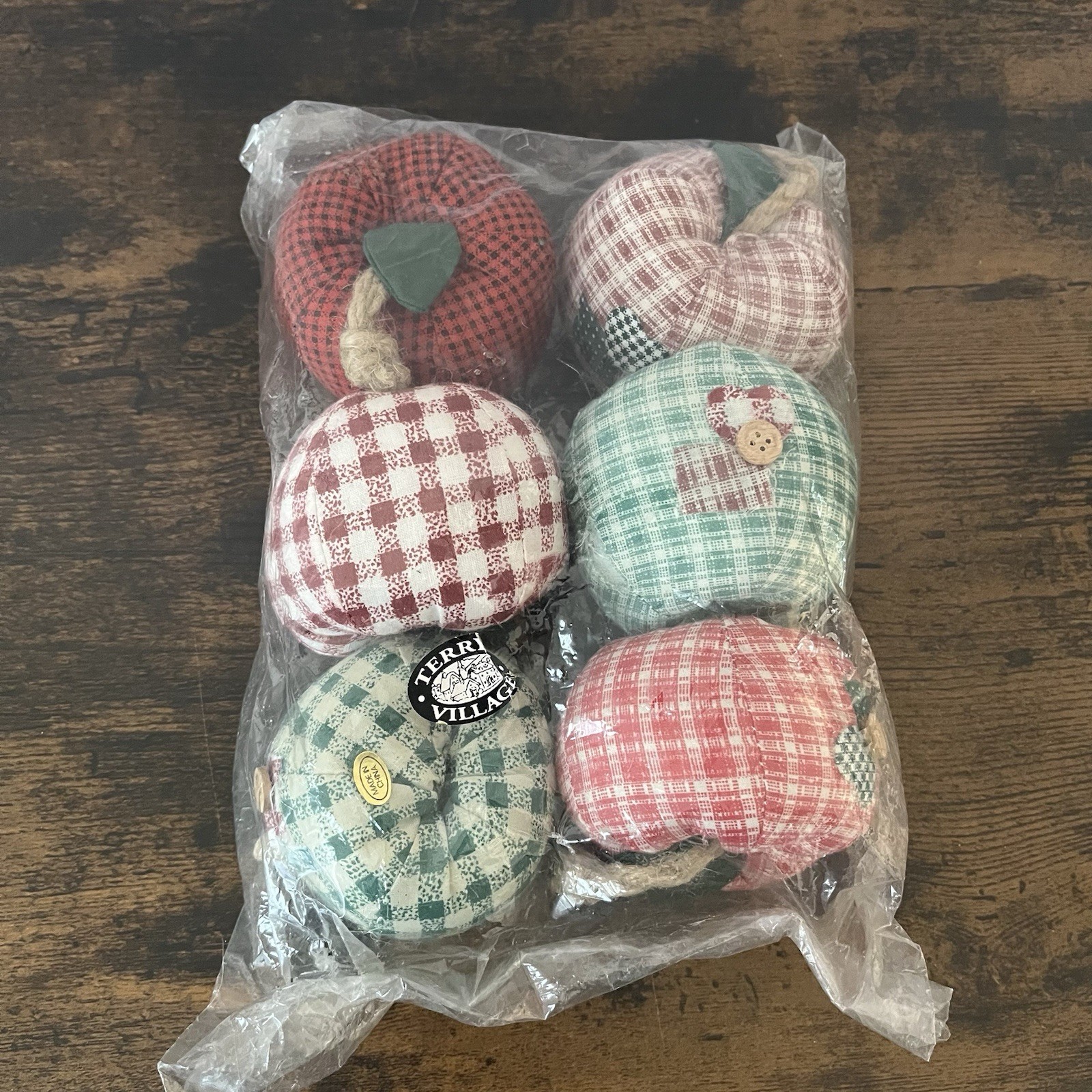 Set of 6 Fabric Terry Village Apples Red Green Plaid Basket Filler NIP
