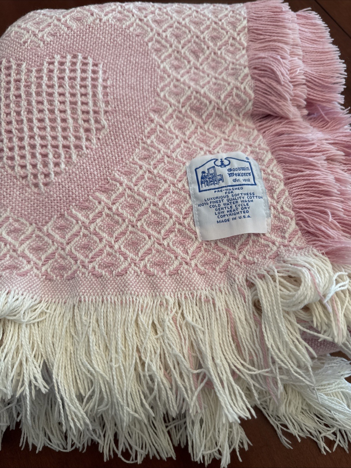 Vtg Goodwin Weavers Pink & White Heart Throw 50”x70” Woven Fringe Cottage