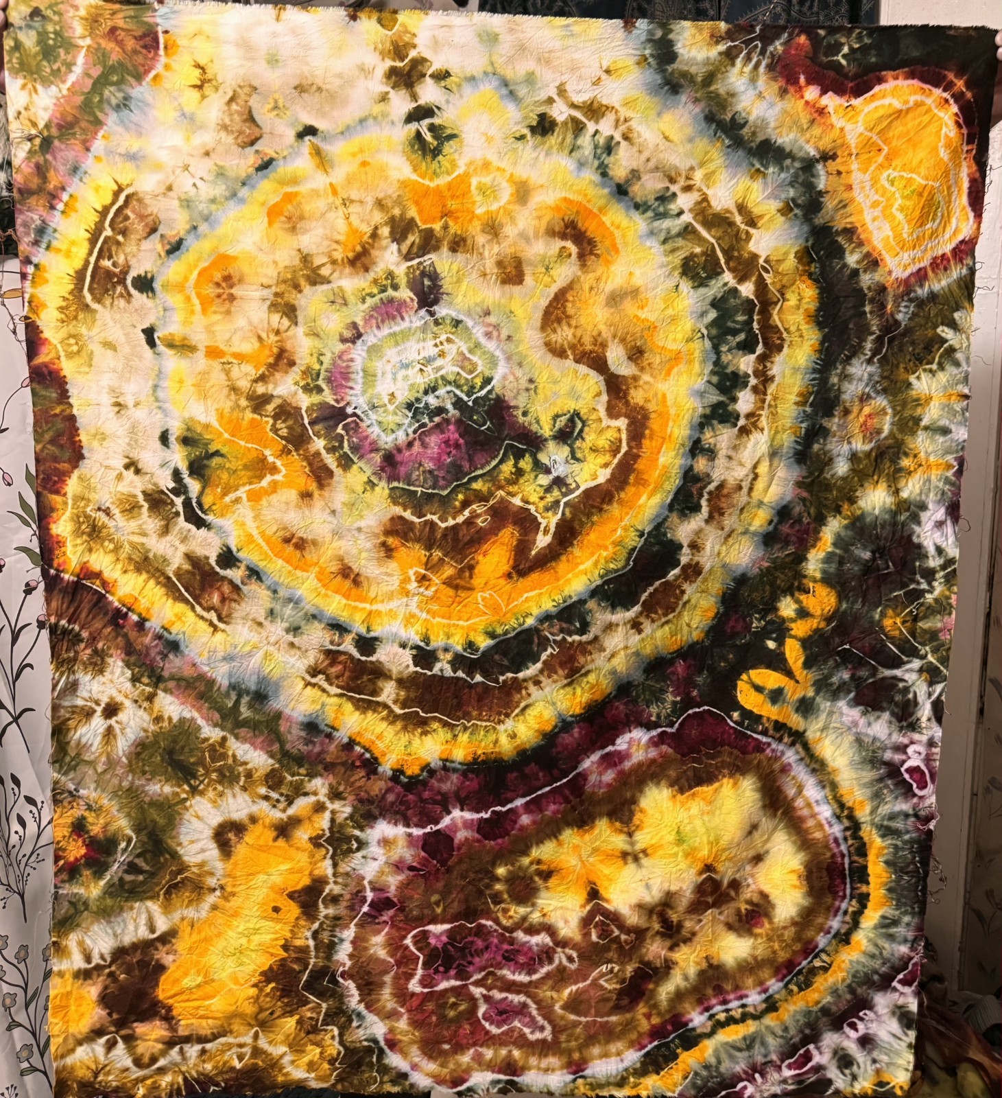 36×42in Quality Handmade Tie Dye Psychadelic Geodic Design Wall Art Tapestry.