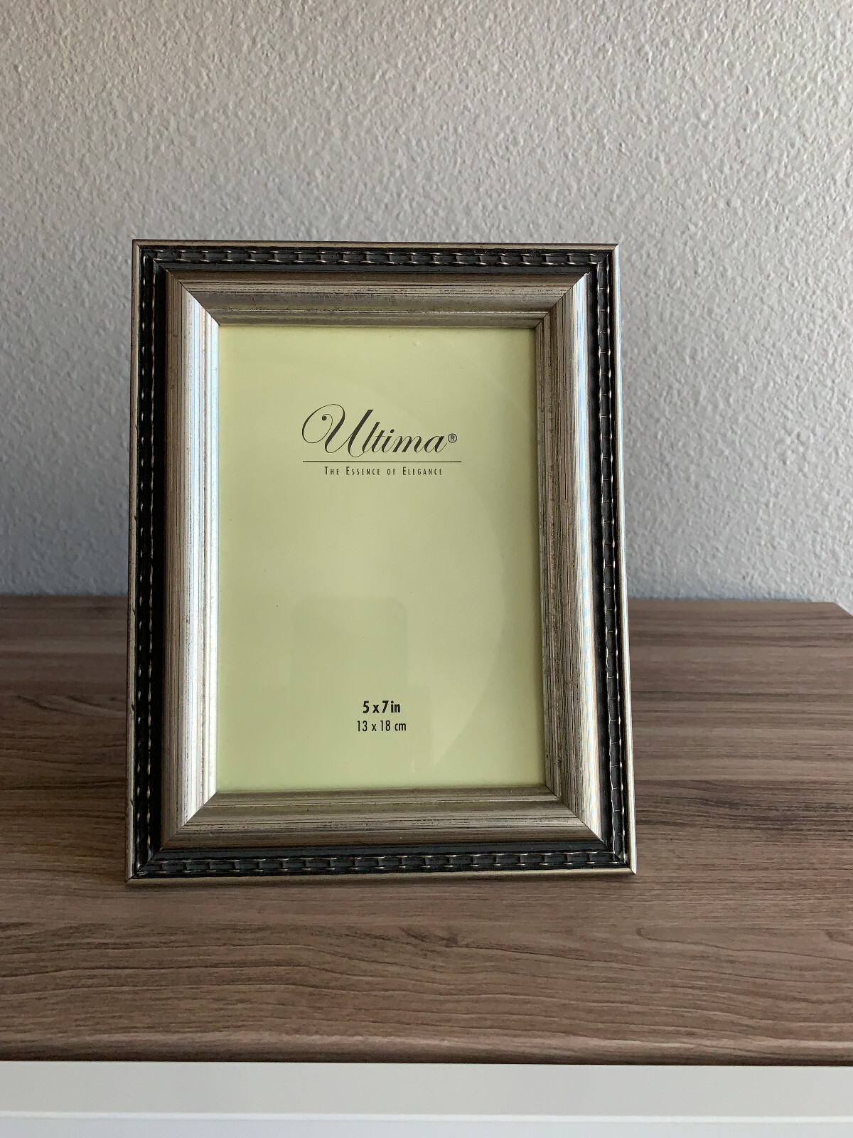 BUNDLE OF 22 ASSORTED SIZES PICTURE FRAMES BRANDED & UNBRANDED, METAL, WOOD,MORE