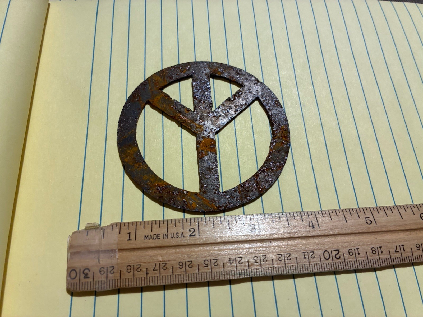 PEACE SIGN – RUSTY METAL – MEASURES 3 INCHES WIDE – STOCKING STUFFER!