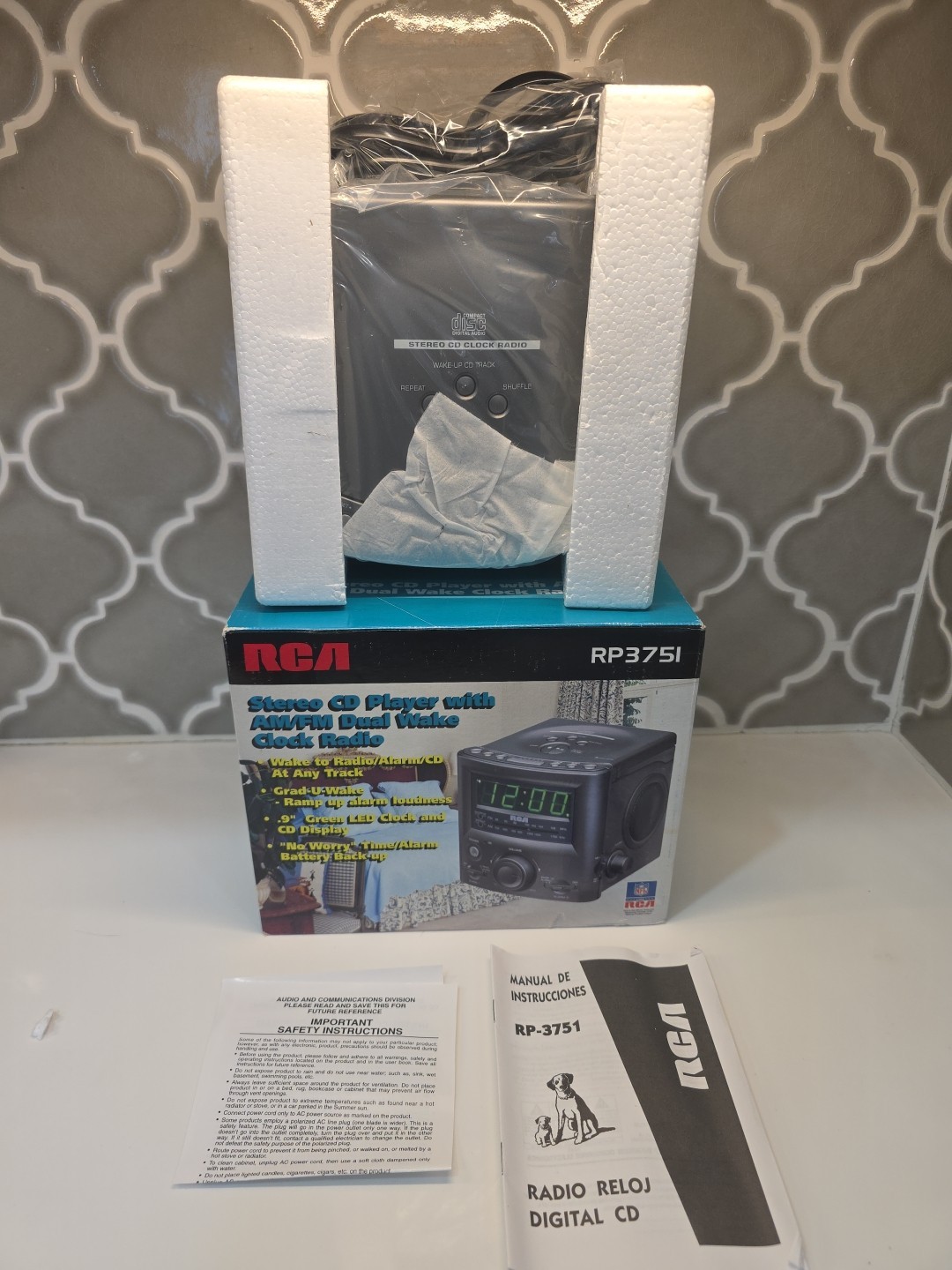 Vintage RCA Portable Radio Alarm Clock RP 3751a NOS!!!