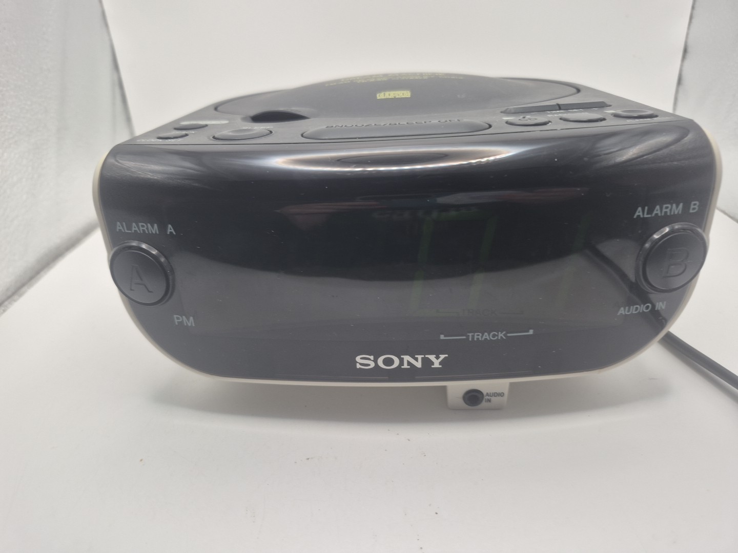 Sony Dream Machine FM/AM CD Player Dual Alarm Clock Radio ICF-CD815 Works Good