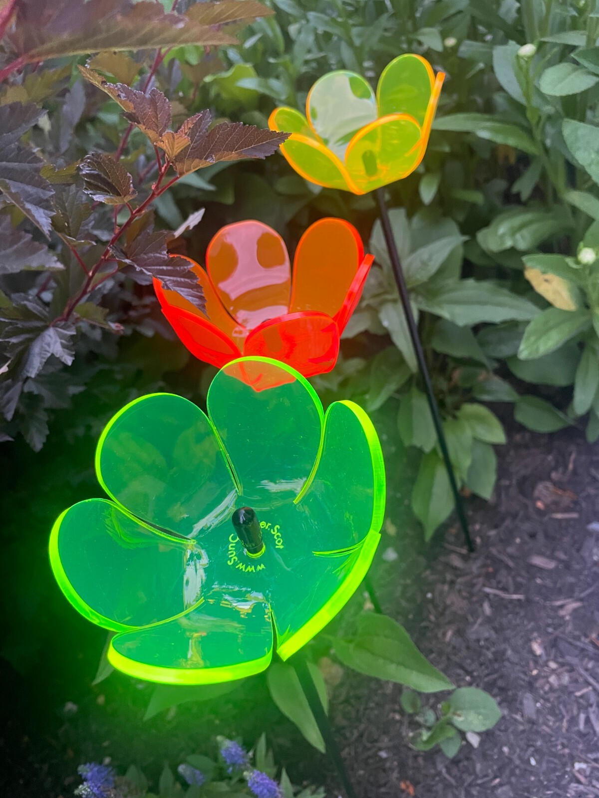 Suncatcher Tulip Set (3) 4″ x 2½” x 20 Tall Solar Tangerine, Lemon, Verde Green
