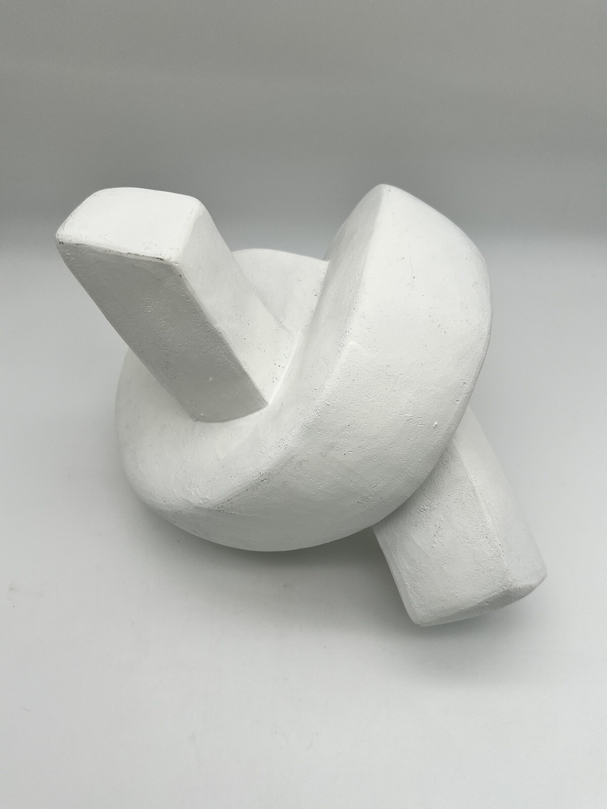 Knot Resin Statue Creative Twist Crafts Knot Sculpture Decor White 6.5×10”