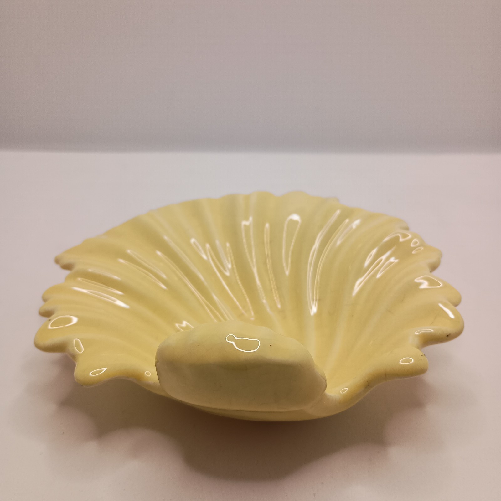 Vintage Pastel Yellow Ceramic Leaf Shaped Soap Dish or Ring Catch 5″x 5″x 1.5″