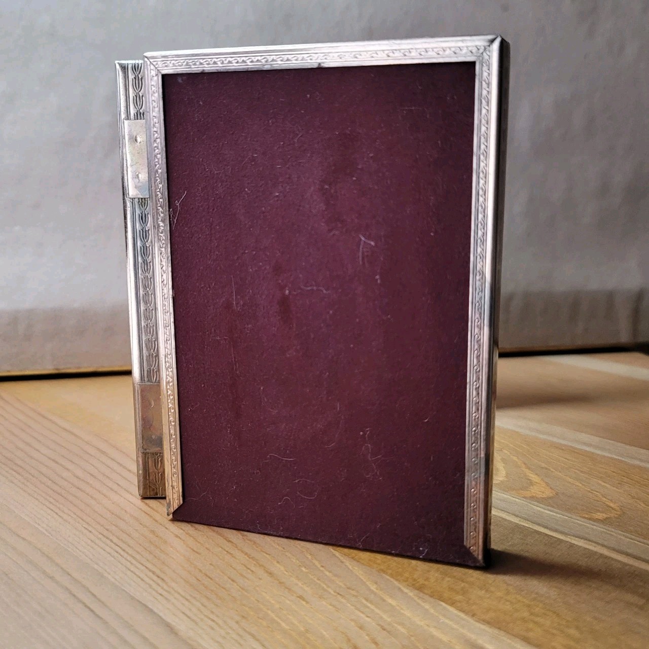 Vintage Kmart Triple Folding Picture Frame Brass Tone 3.5×5 w Original Inserts