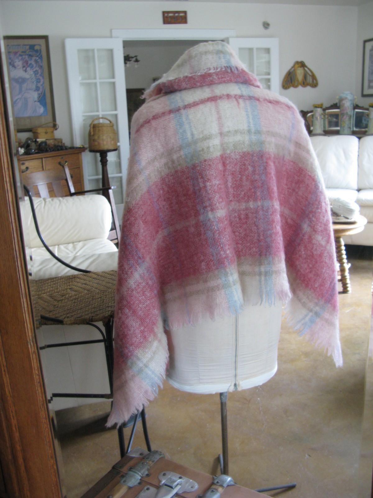 JOHN HANLEY & CO NENAGH CO TIPPERARY IRELAND MOHAIR WOOL THROW BLANKET SHAWL