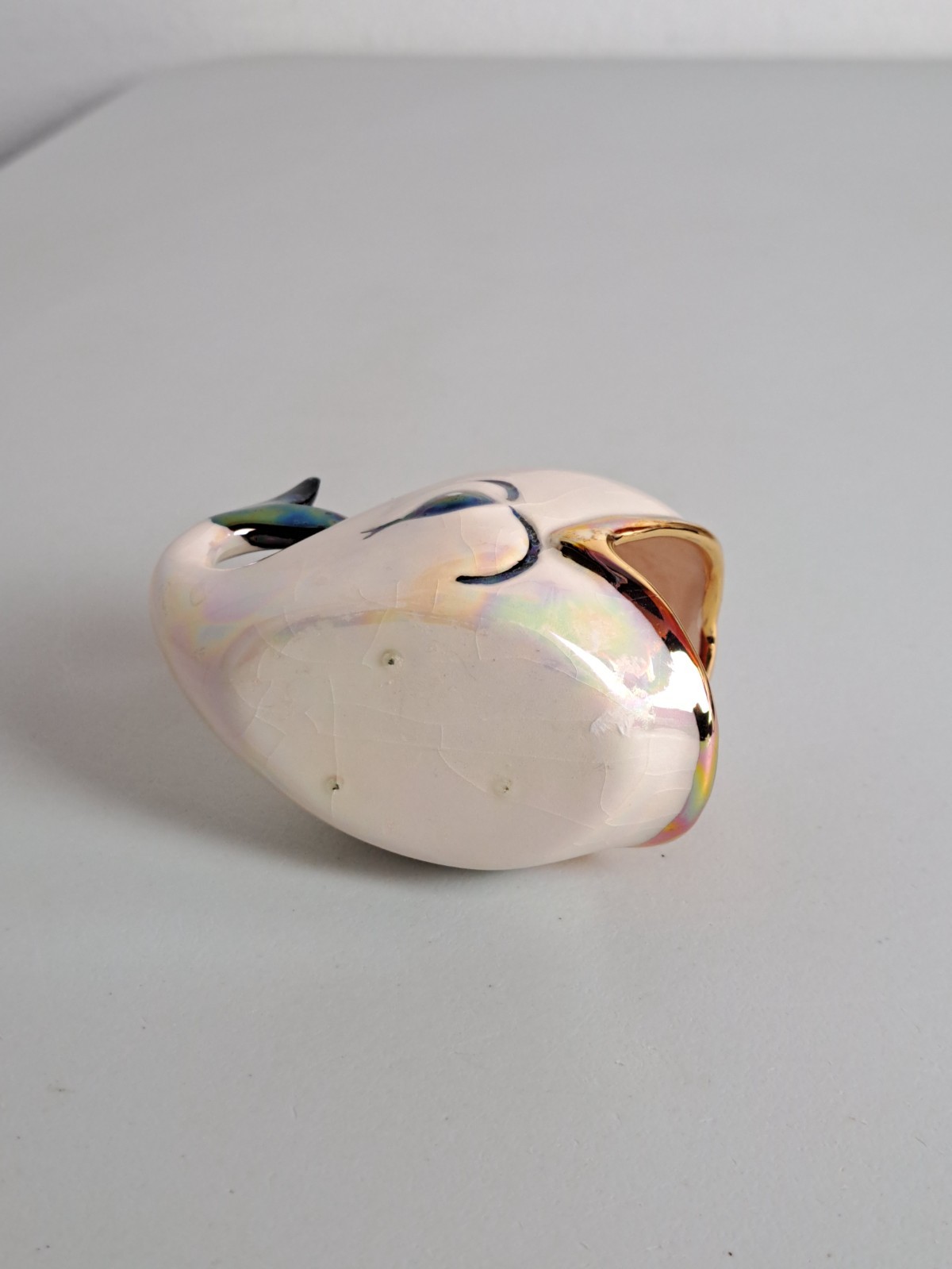 VTG. Baby Whale Opalescent Ceramic Porcelain Ring Holder MCM Gold Trim