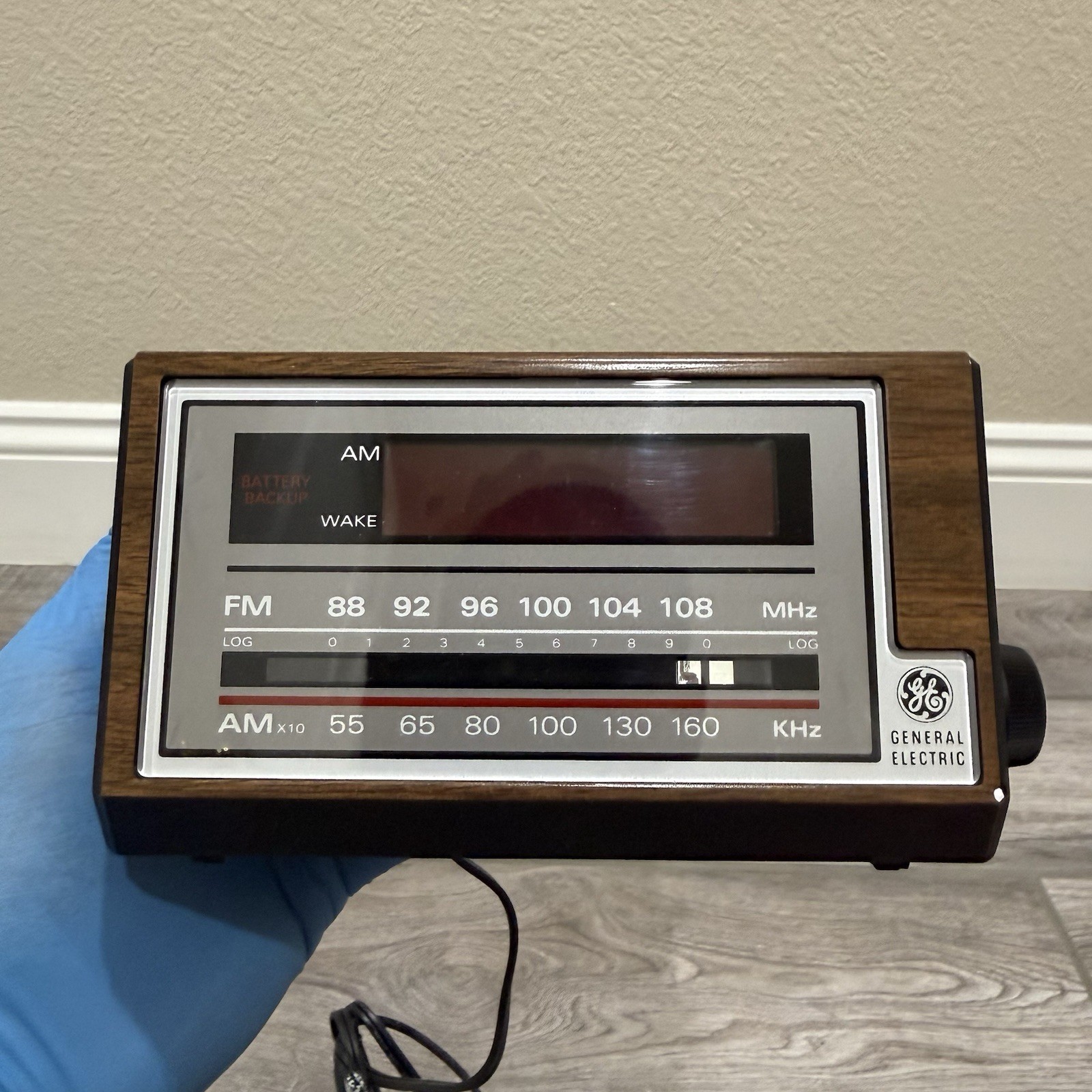 GE Compact FM/AM Electronic Digital Clock Radio 7-4601