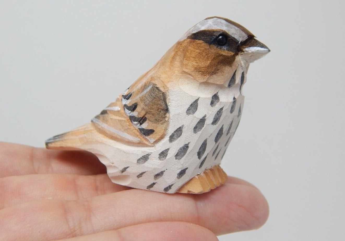 Sparrow Bird Figure Statue Small Wood Sculpture Decor Carve Miniature Thrush