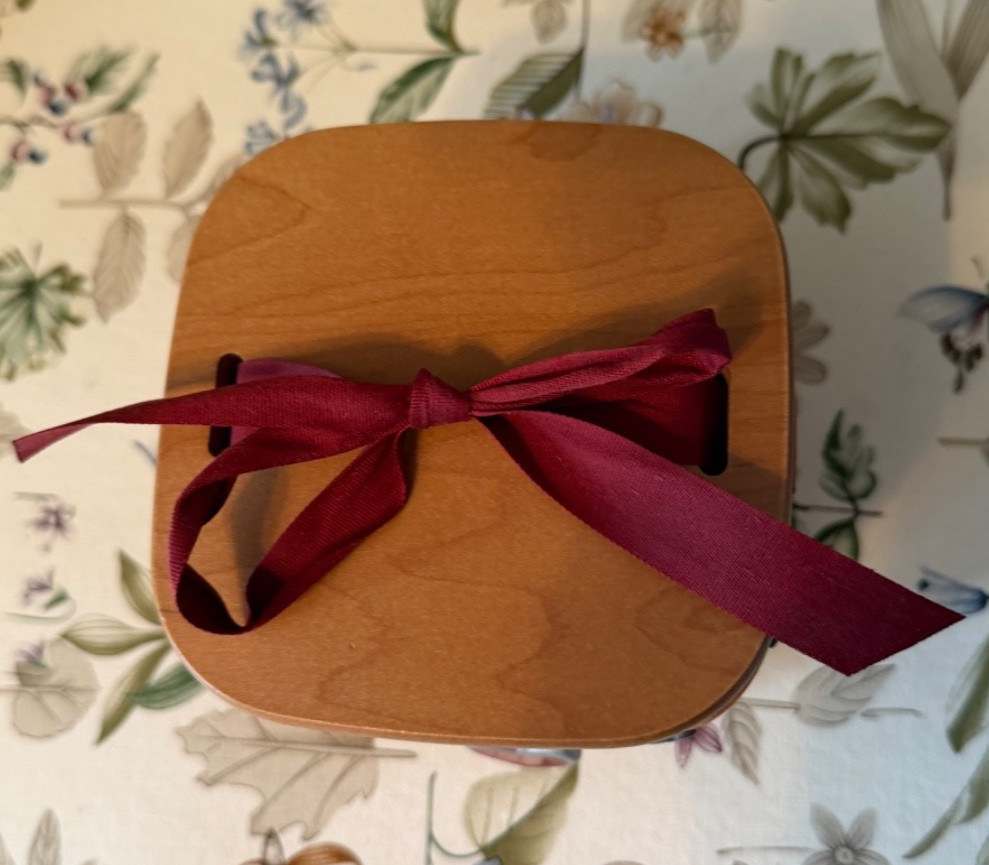 Longaberger 2002 Sweetest Gift Small Basket Combo ~ BLPL tie on #2