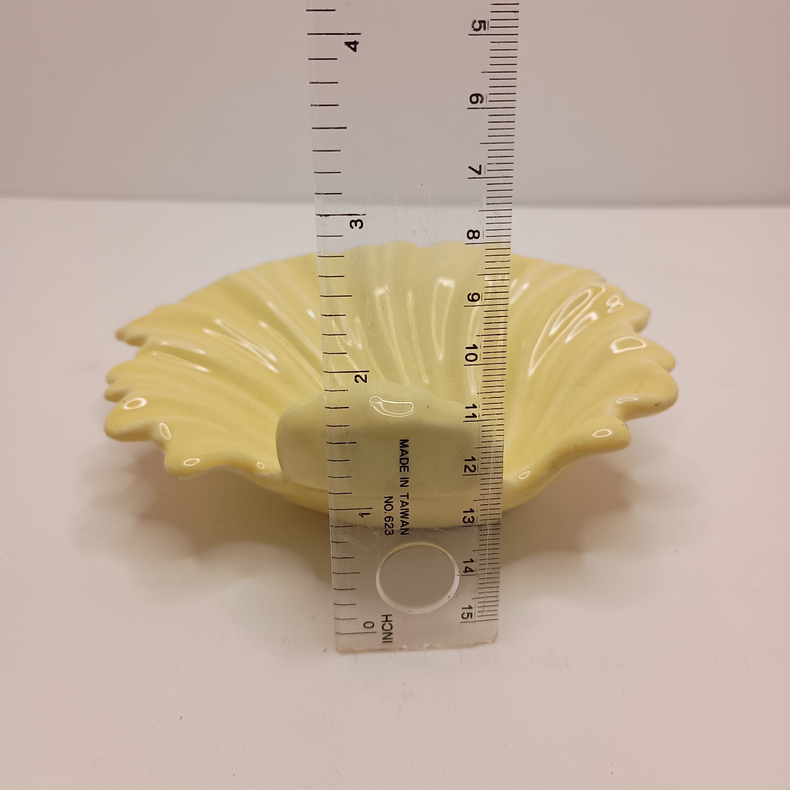 Vintage Pastel Yellow Ceramic Leaf Shaped Soap Dish or Ring Catch 5″x 5″x 1.5″