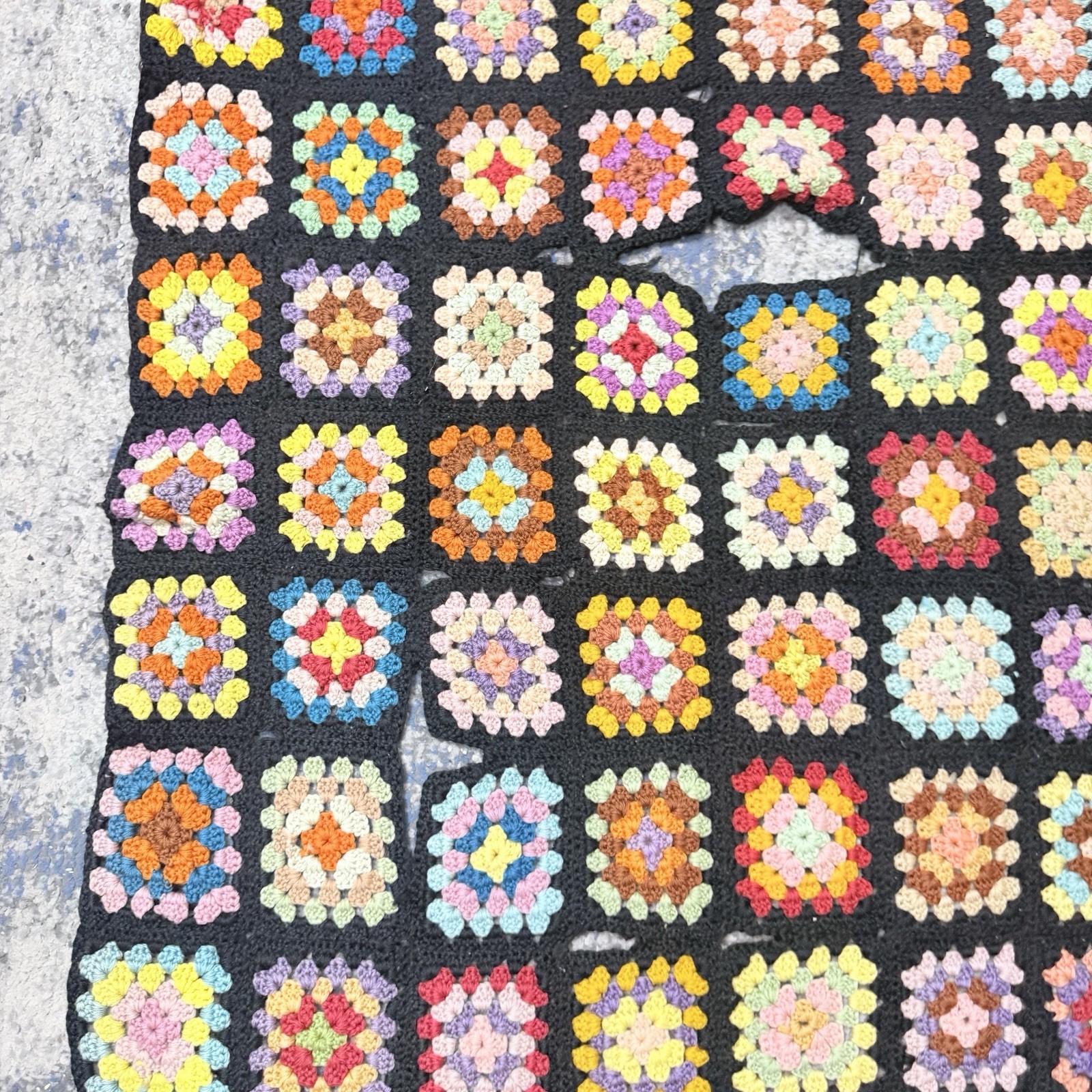 * Vintage GRANNY SQUARE Crochet Afghan Blanket Throw Roseanne Style 60×36 – RIPS