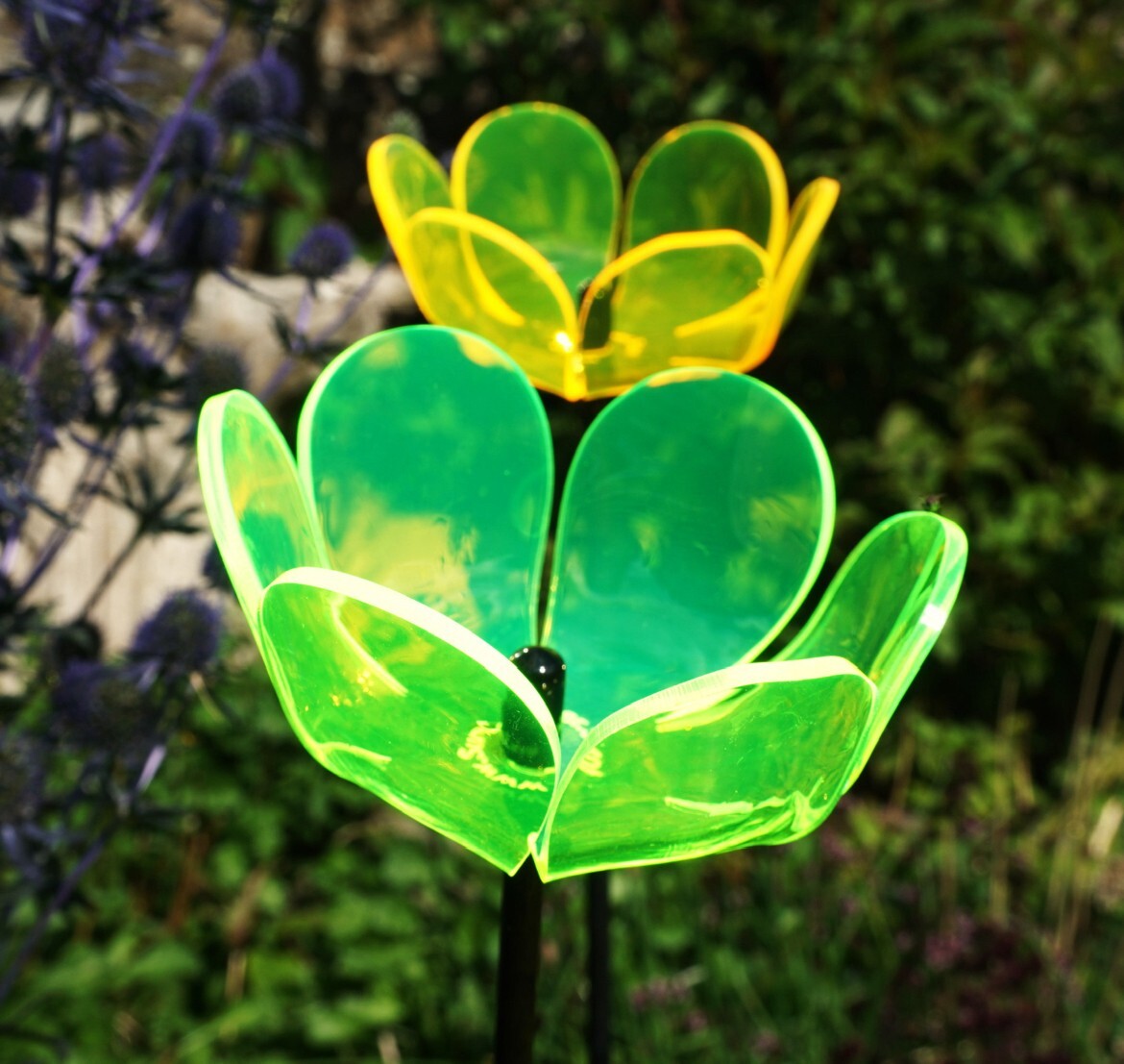 Suncatcher Tulip Set (3) 4″ x 2½” x 20 Tall Solar Tangerine, Lemon, Verde Green