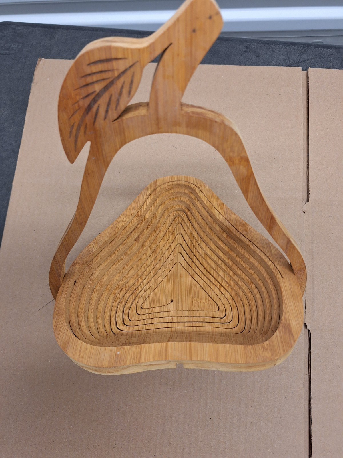 Bamboo Wood Pear Trivet Collapsible Basket, 14″x10″x1″, excellent condition!