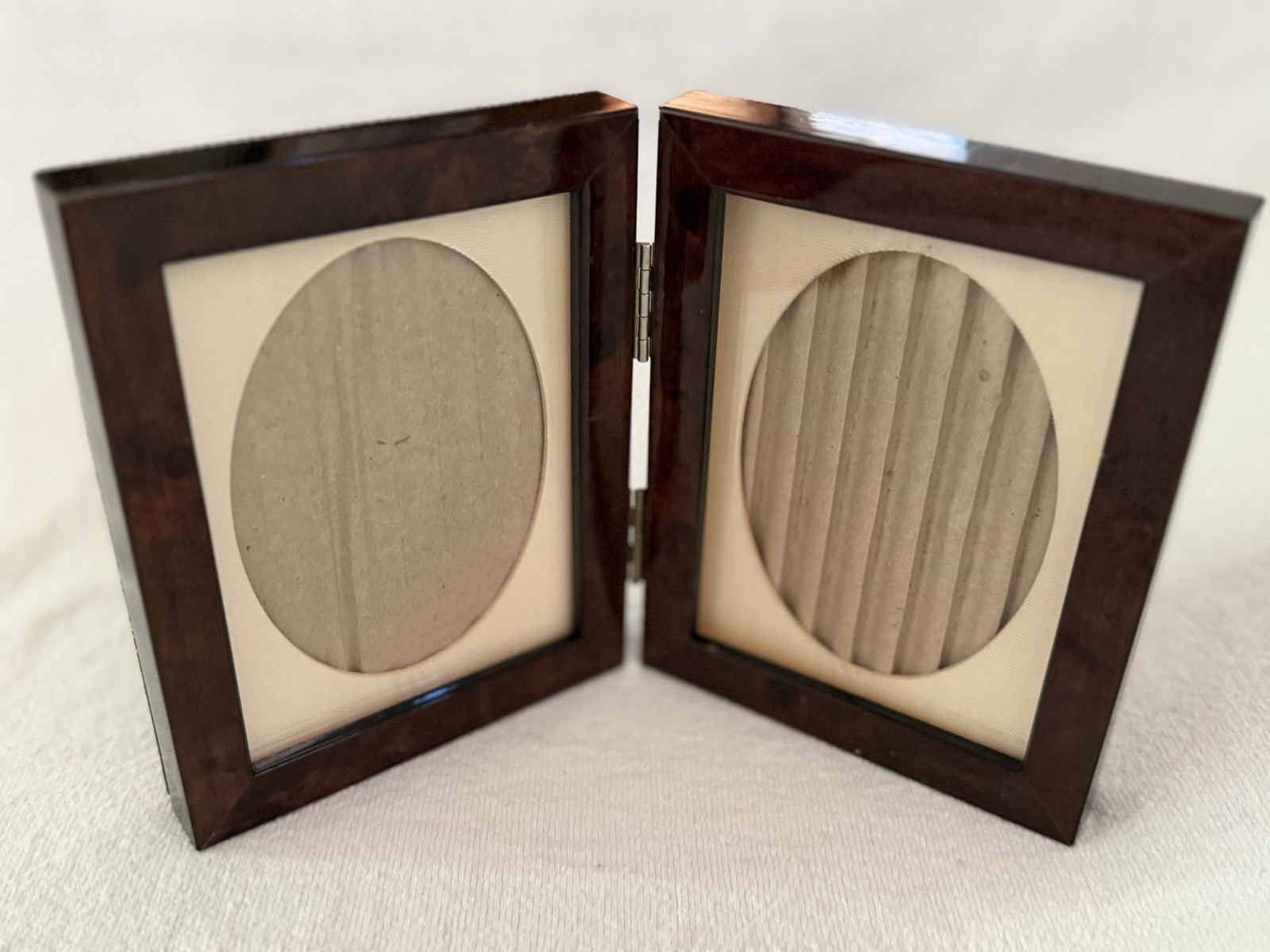 VTG Wood Double Oval Hinged Photo Frame W/ Grosgrain Matte Board/Made In England