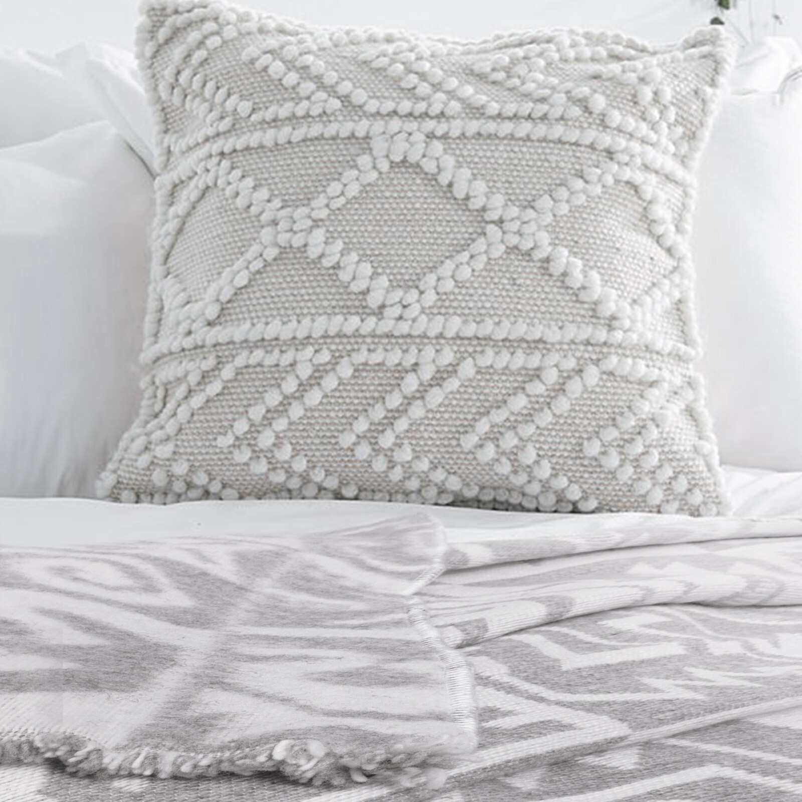 Handwoven Soft & Warm Heavy Thick Llama Wool Blanket – Ivory/Gray XL 94×79 in