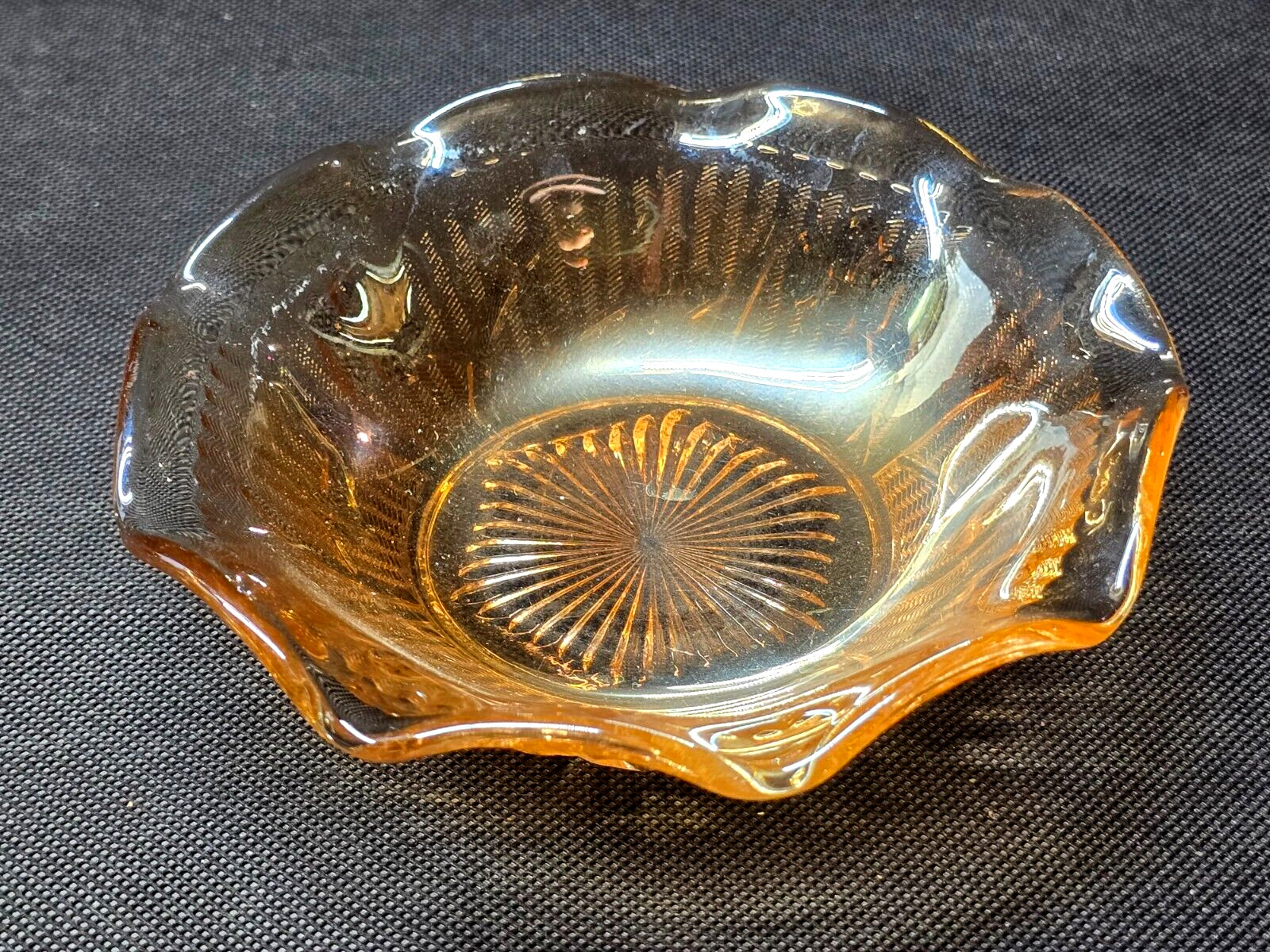 Jeannette Iris & Herringbone Marigold Carnival Glass Dessert Bowl 5.5″ Vintage