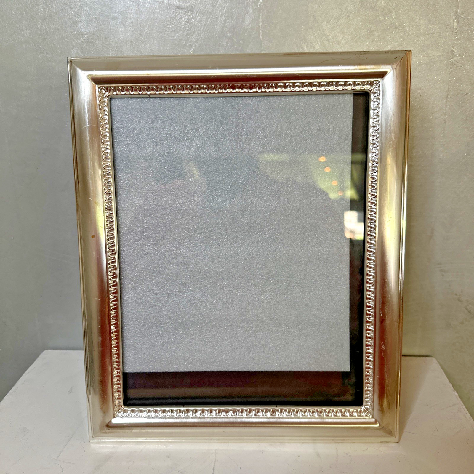 Silver METAL BORDERED PICTURE FRAME Holds 8×10 Photo