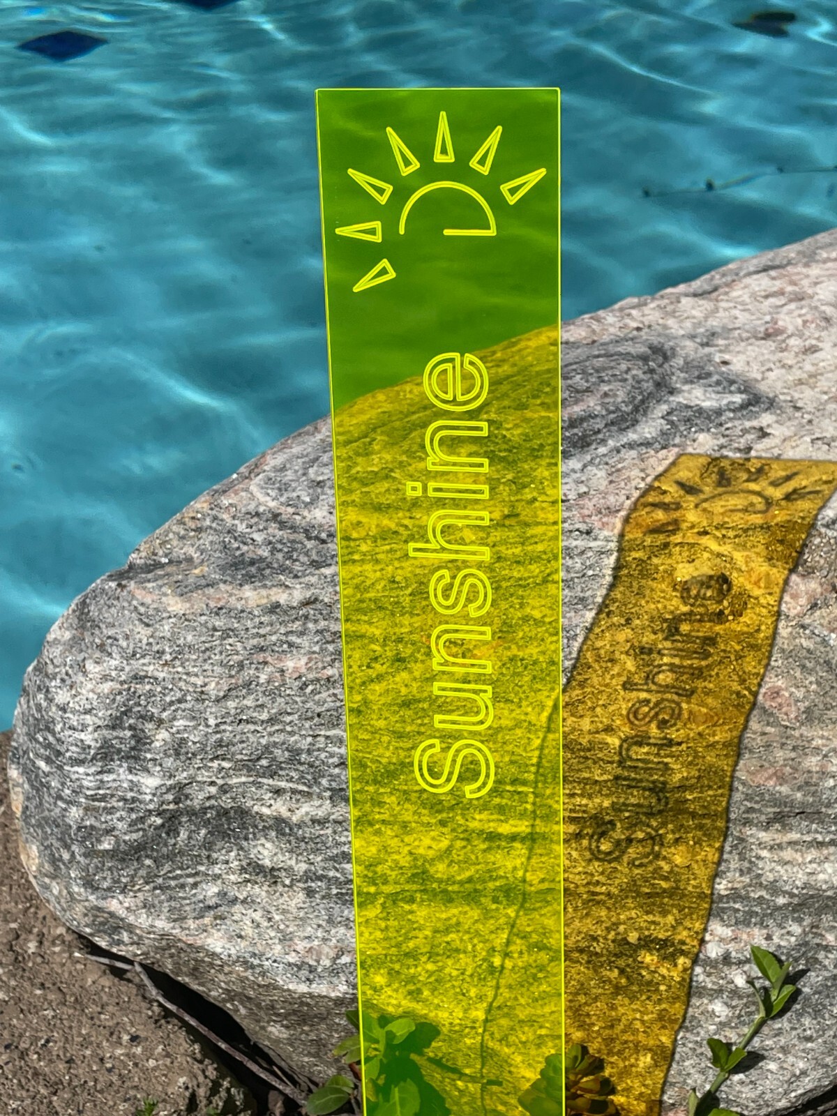 Cazador-del-sol SUNSHINE suncatcher-20″ x 3″ – YELLOW- Glows sunrise to sunset
