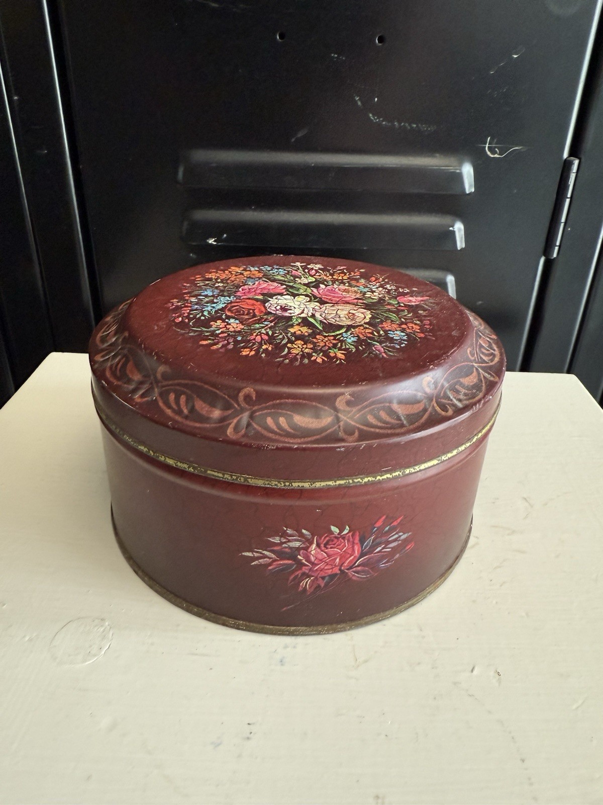 Vtg Hand Painted Maroon Tin w/ Floral Design Decorative Decor 5” Round Catchall