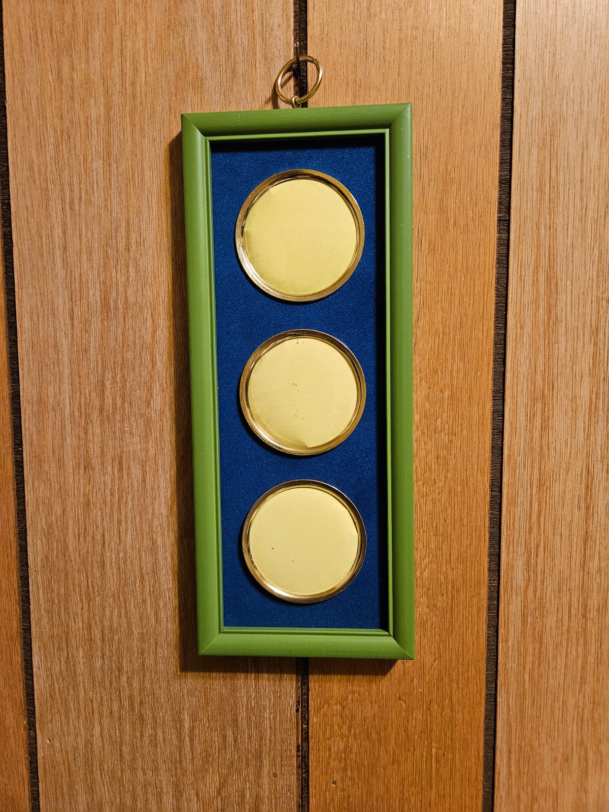 VTG Hanging wall photo frame in six colors 3 photos made in Japan (per piece)