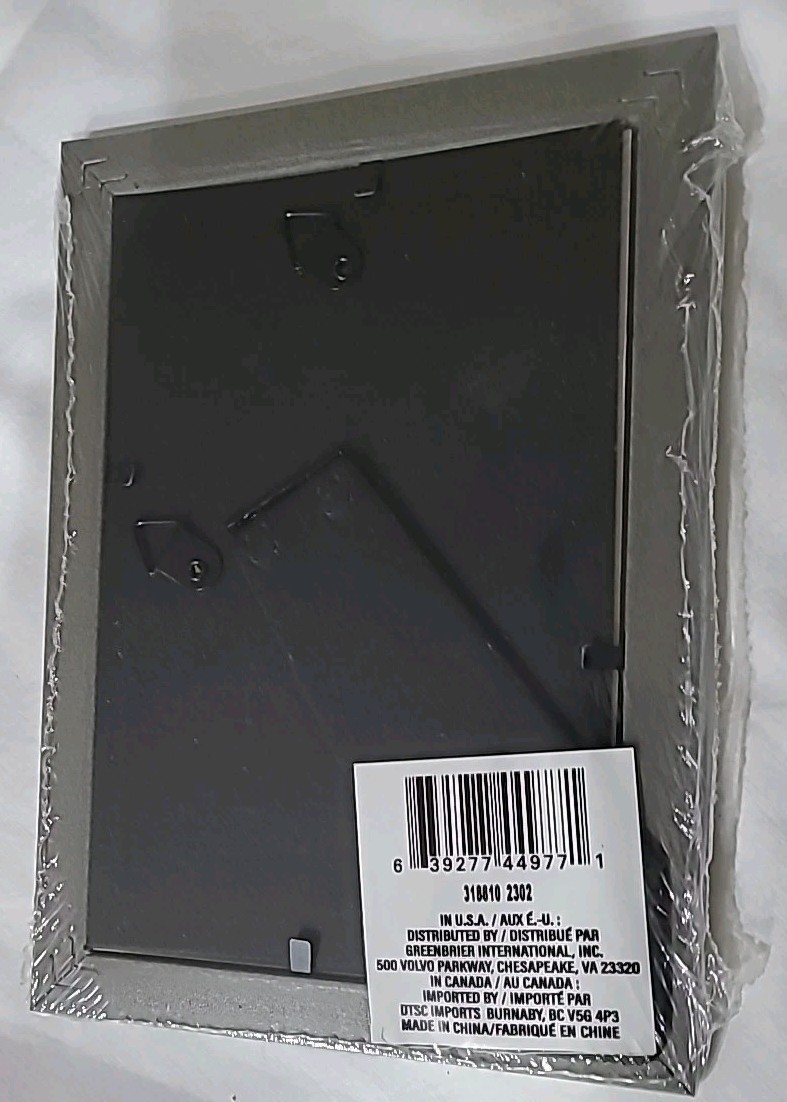 Lot Of 9 New Plastic Picture Frames – 3 Holds 4x4in – 6 Holds 6x4in Photos