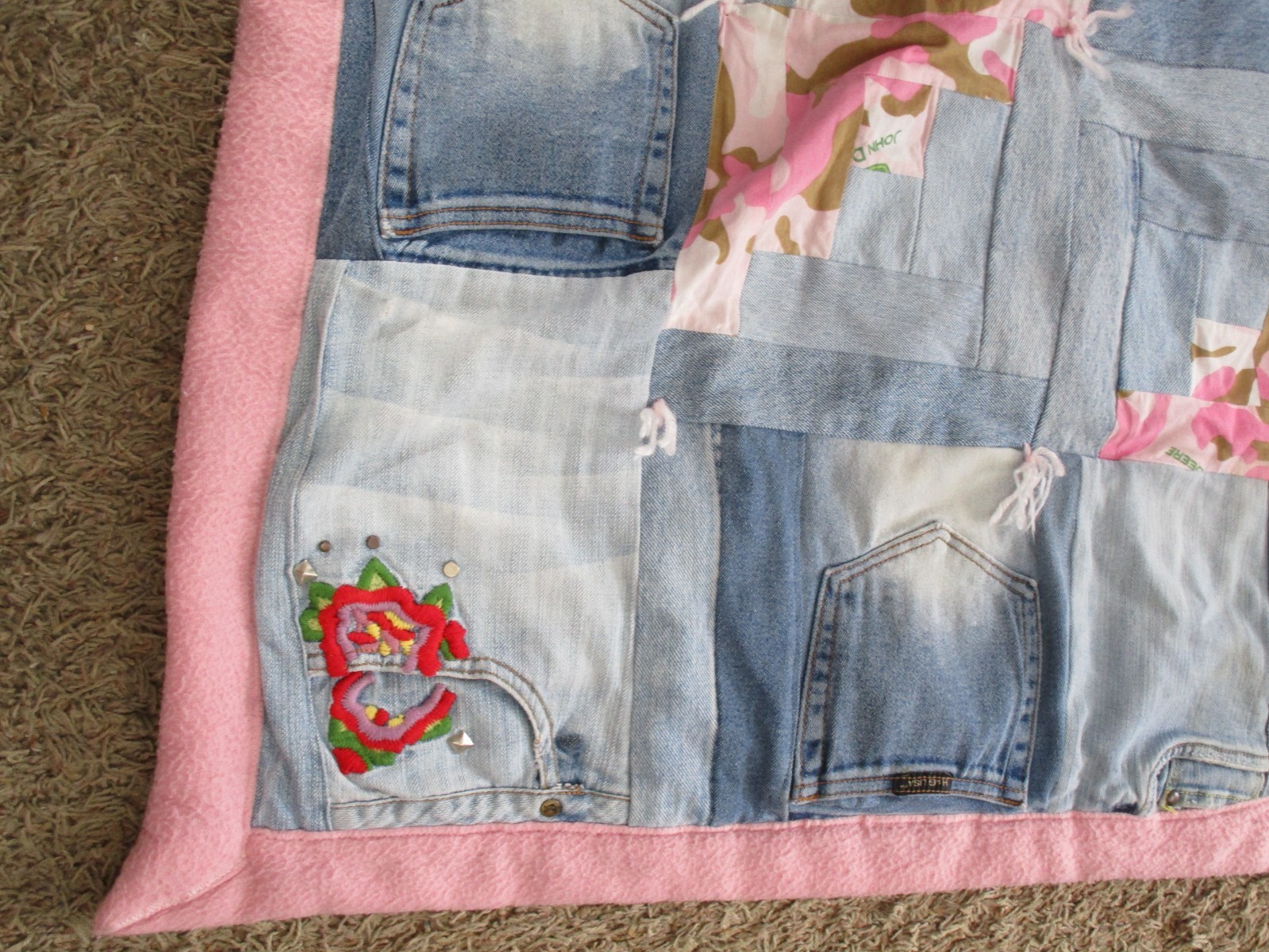DENIM JEAN QUILT POCKET BABY BLANKET JOHN DEERE PINK CAMO 41″ X 52″ PATCHWORK