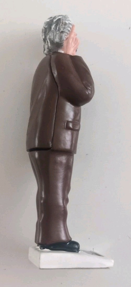 Kikkerland Solar Powered Albert Einstein Figurine: Fun Decor for Home & Office