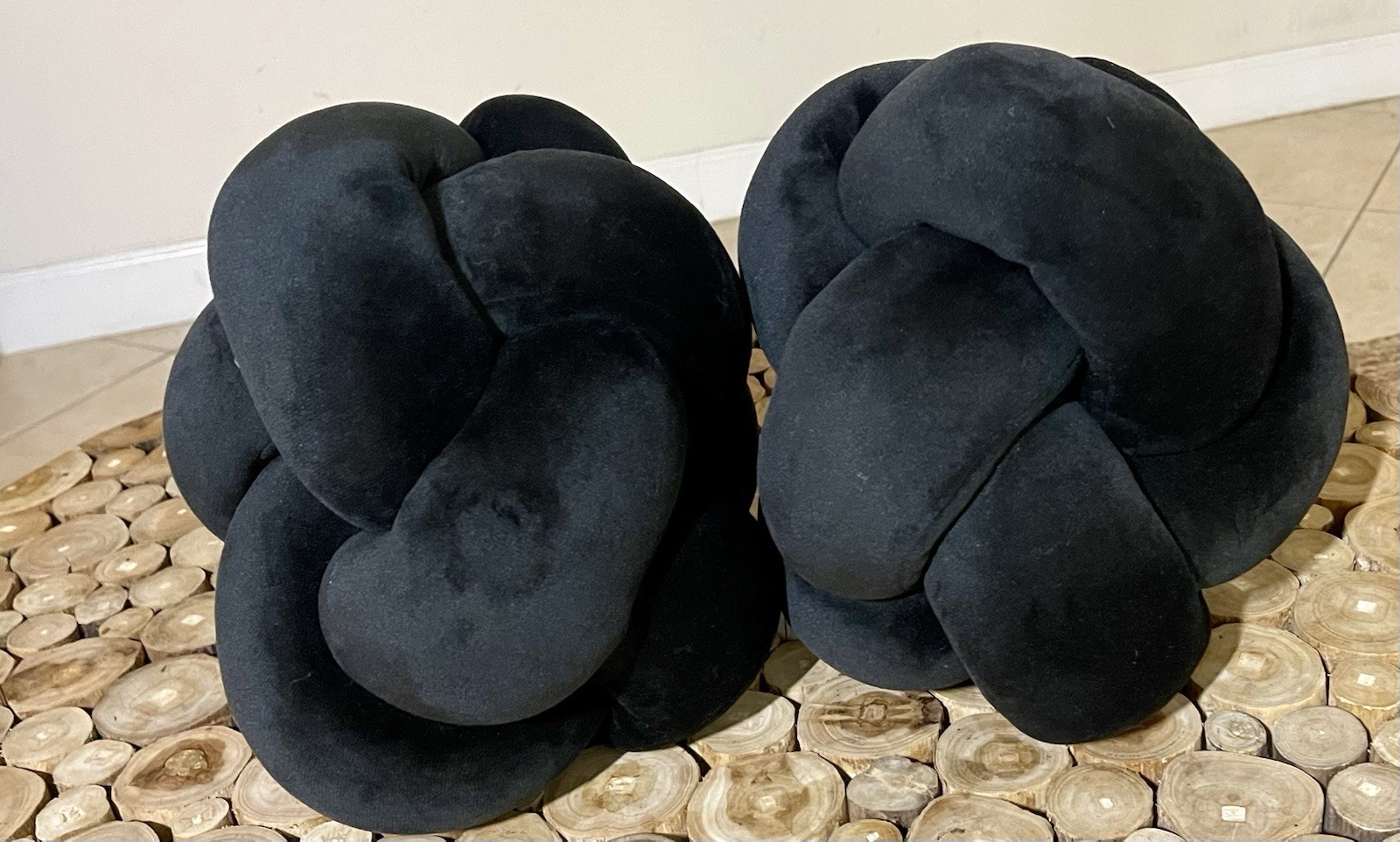 NWT-2 Room Essentials Knot Mod Art Deco 11″ Jet Black Velvet Pillows Memory Foam