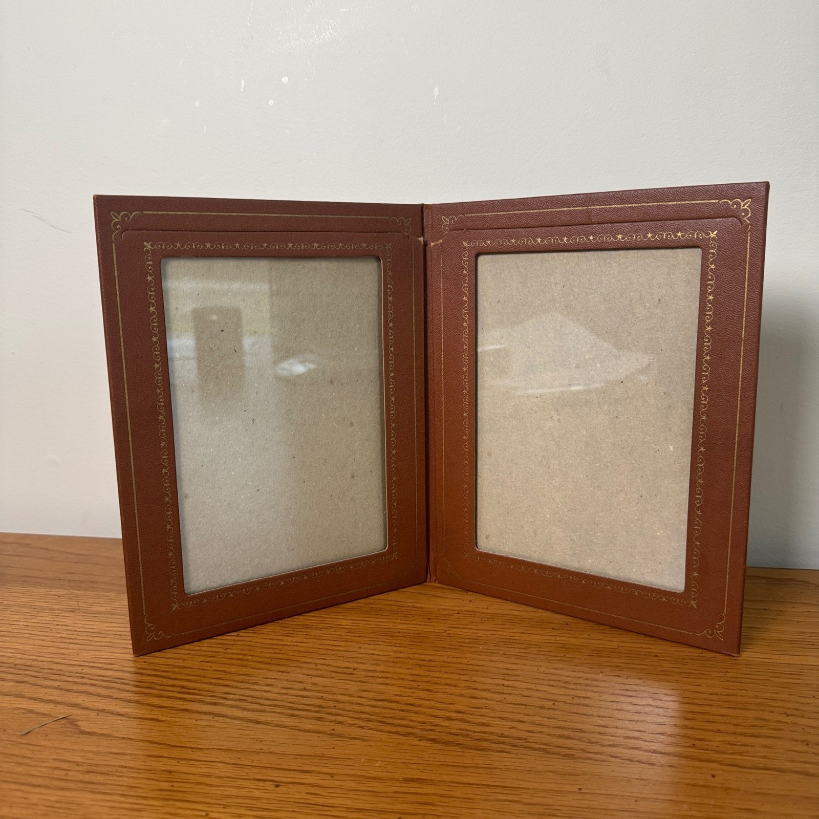 Vintage Brown Faux Leather Double Folding Picture Frame Gold Accent 5×7 photos